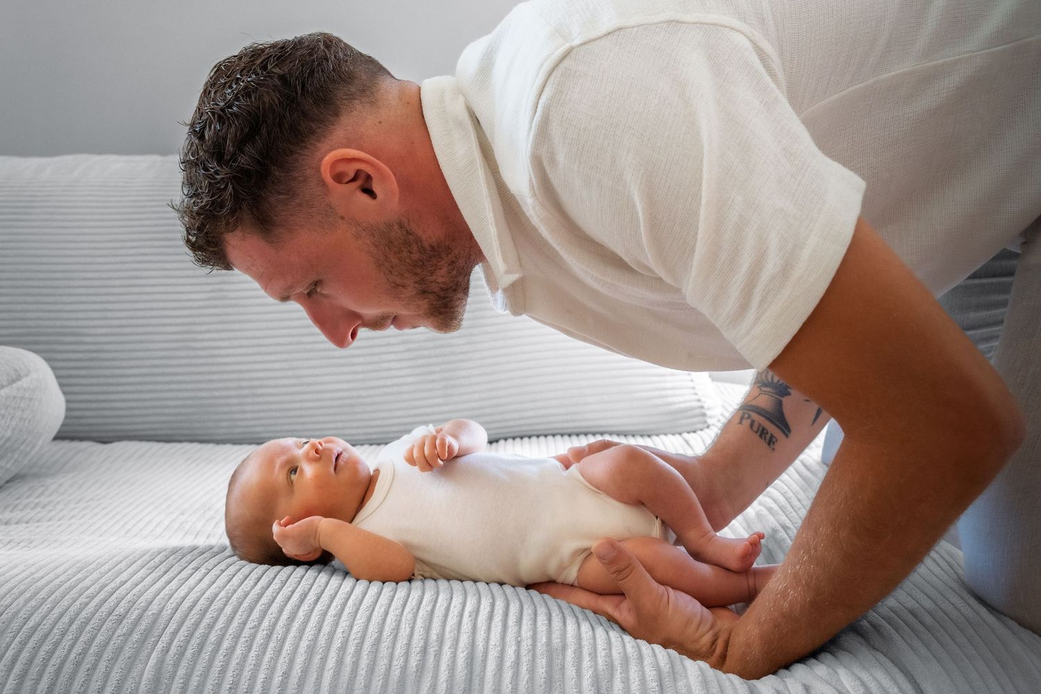 Photographie d'une famille & Nouveau-né pris par Horizon Studio - Photographie à Schleithal en Alsace.