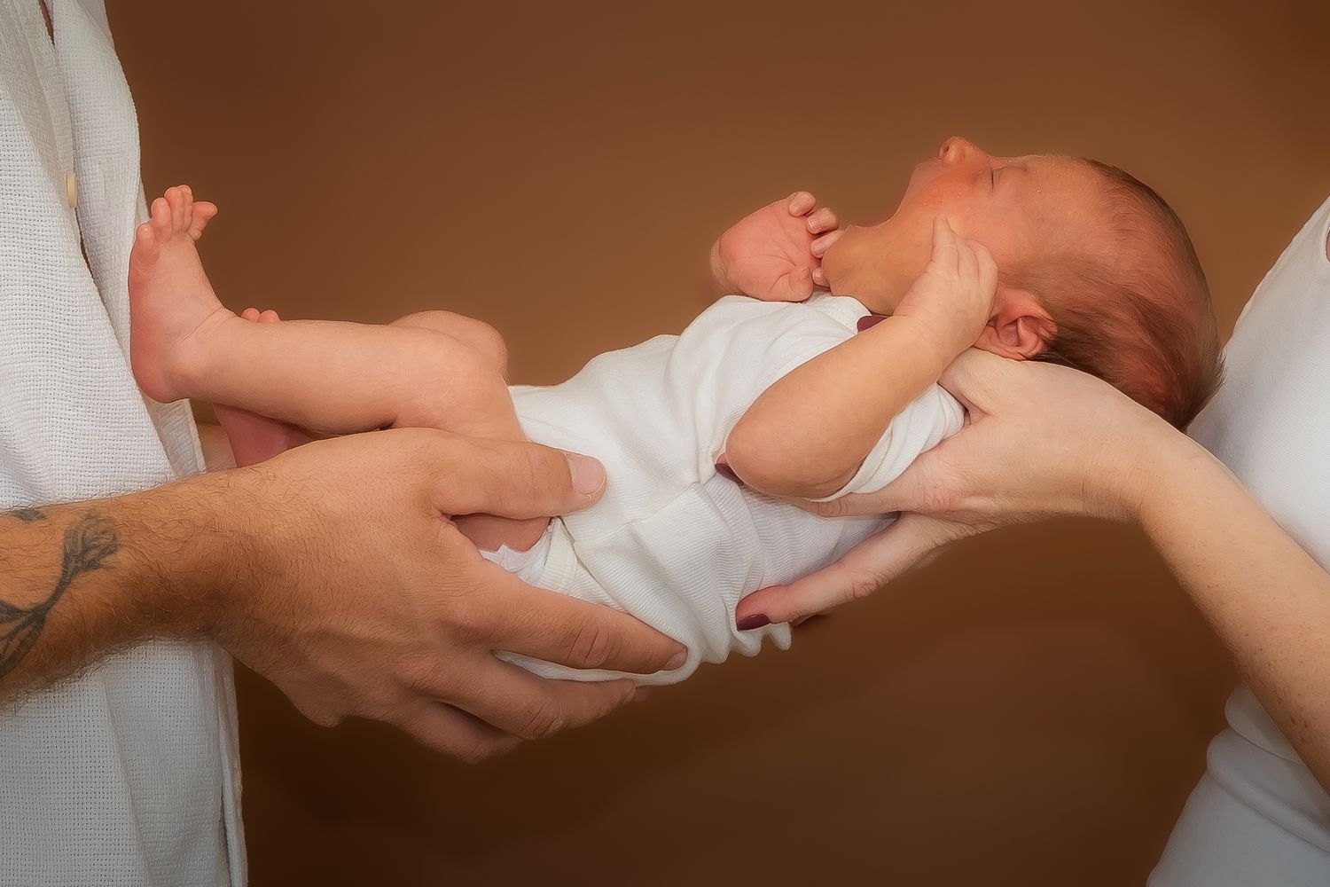 Photographie d'une famille & Nouveau-né pris par Horizon Studio - Photographie à Schleithal en Alsace.