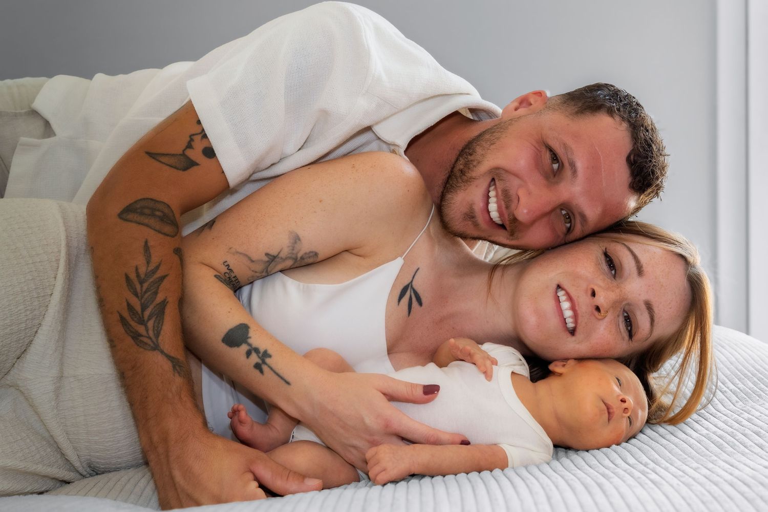 Photographie d'une famille & Nouveau-né pris par Horizon Studio - Photographie à Schleithal en Alsace.