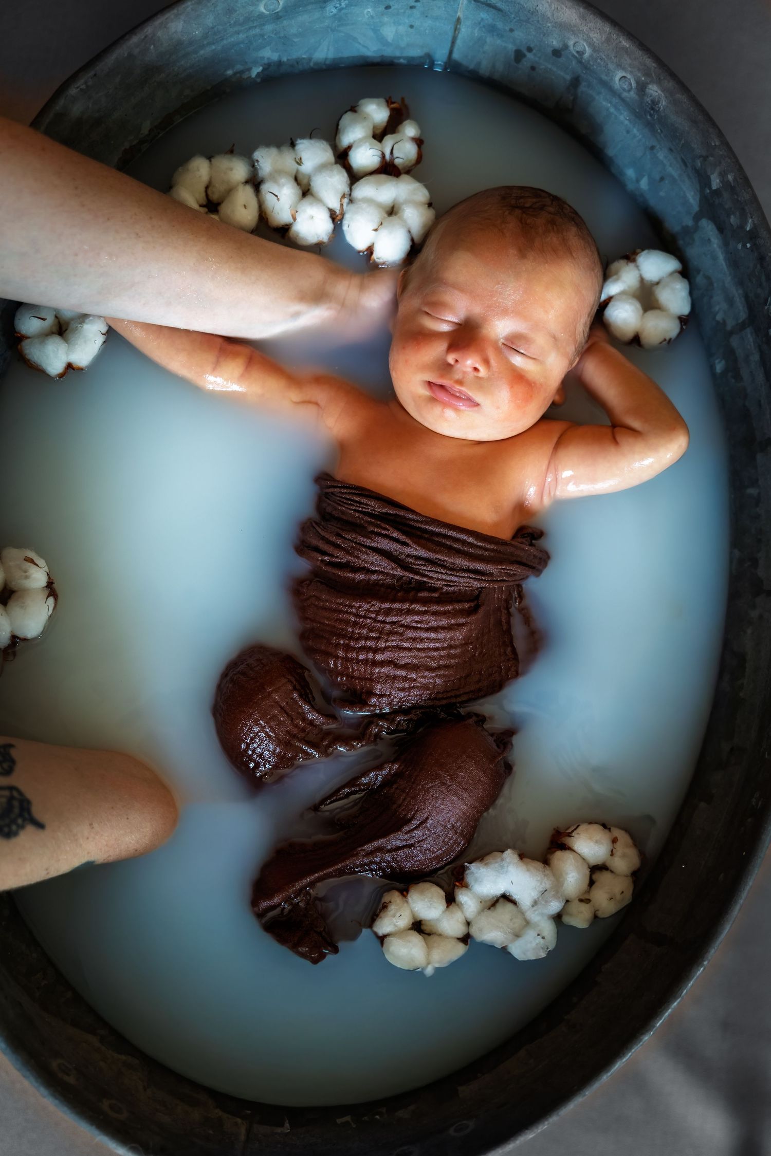 Photographie d'une famille & Nouveau-né pris par Horizon Studio - Photographie à Schleithal en Alsace.