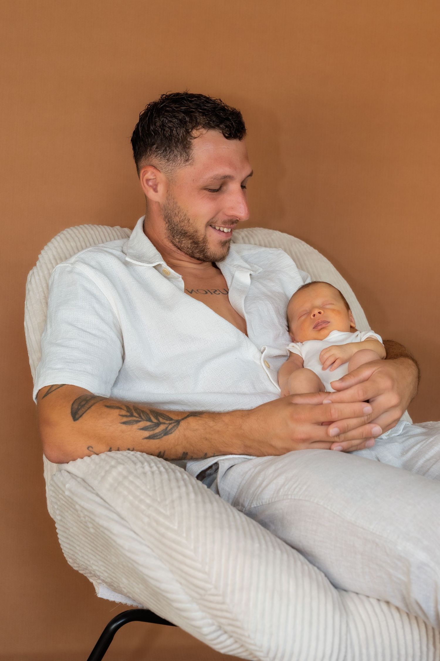 Photographie d'une famille & Nouveau-né pris par Horizon Studio - Photographie à Schleithal en Alsace.