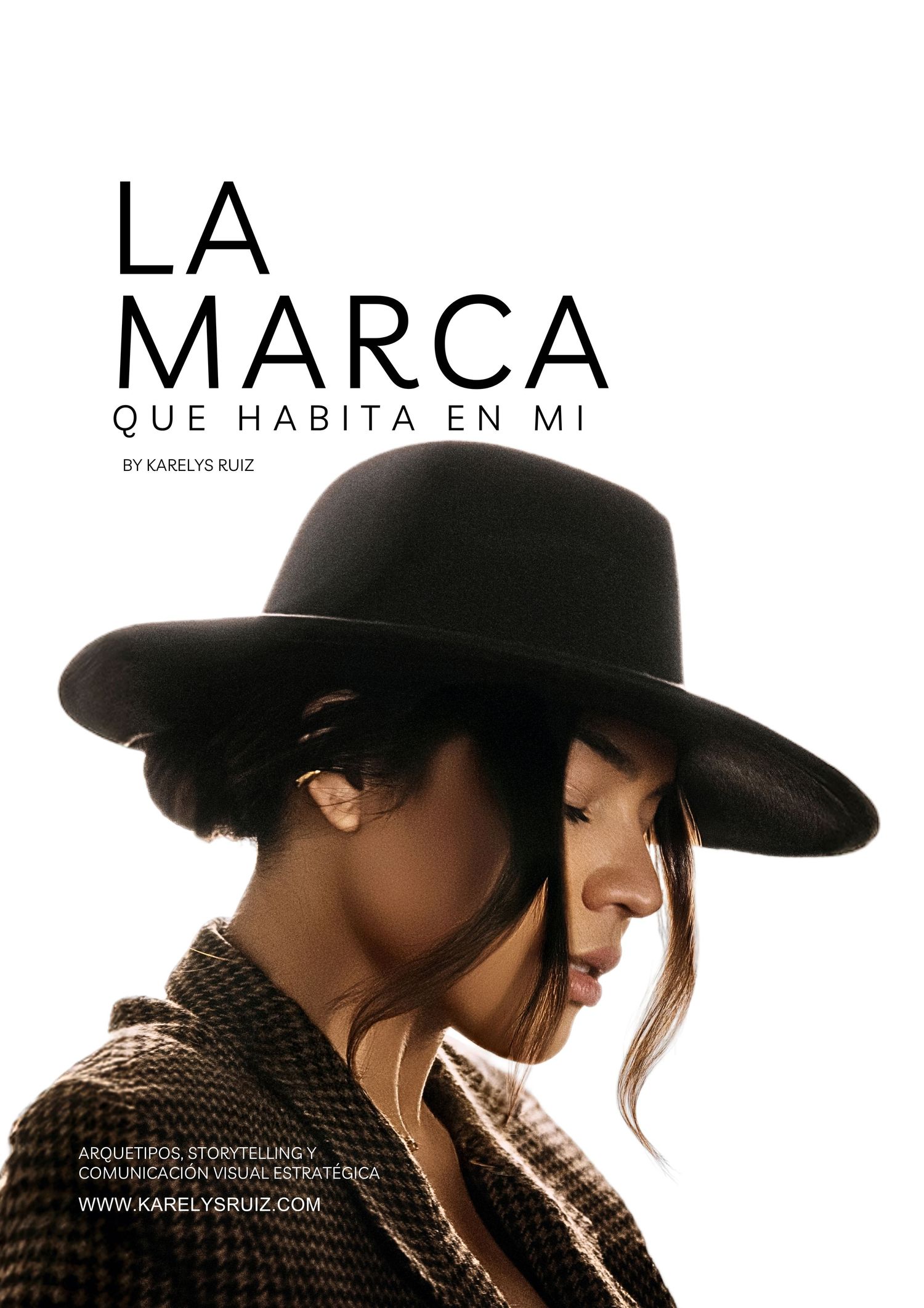 Book cover of La Marca Que Habita En Mi by Karelys Ruiz, featuring a woman in a black wide-brim hat looking down.