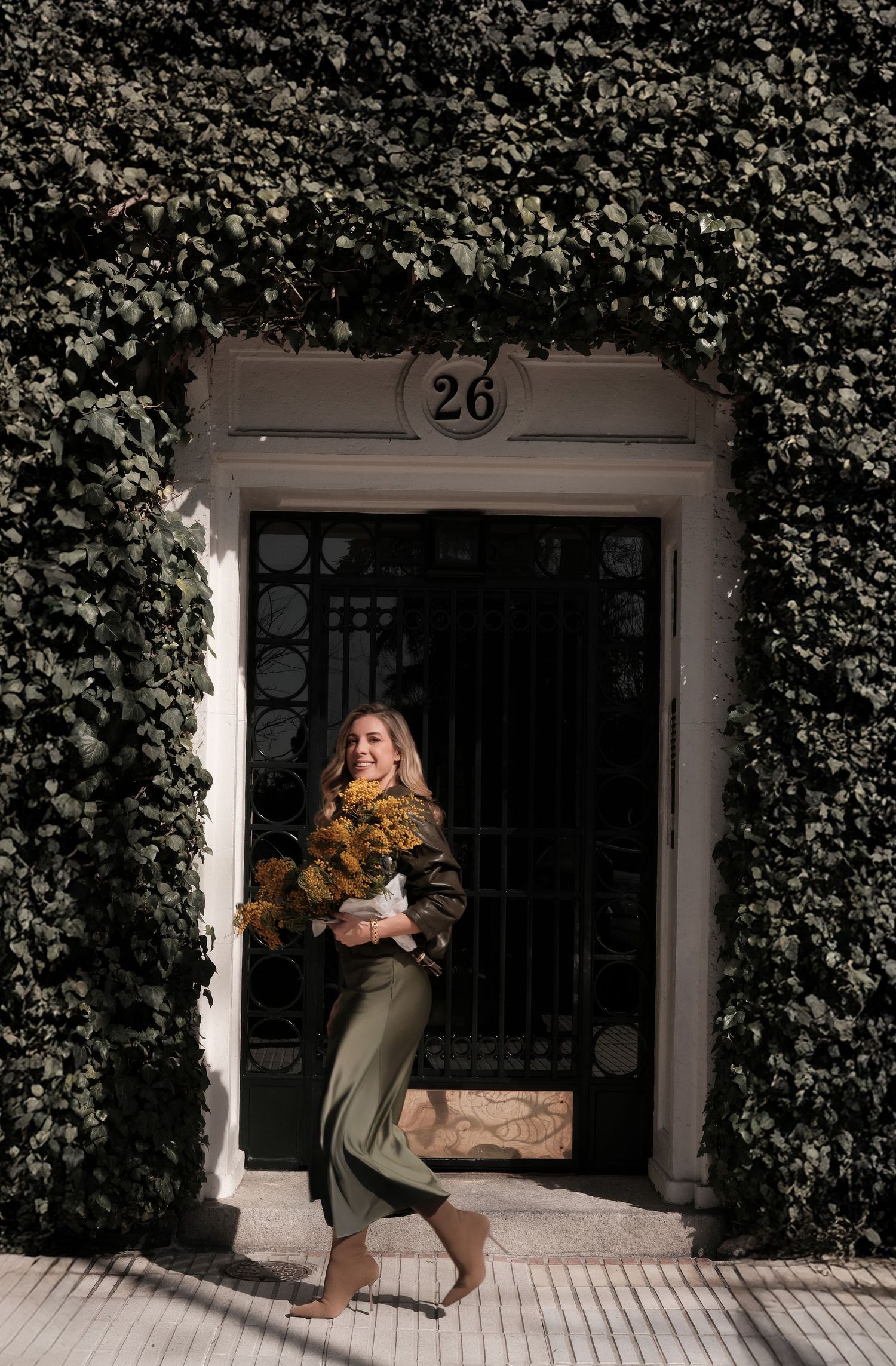 Karelys Ruiz | Retrato de Marca Personal y Esencia en Madrid. Fotografía de Autor y Dirección de Arte para revelar tu autoridad visual.