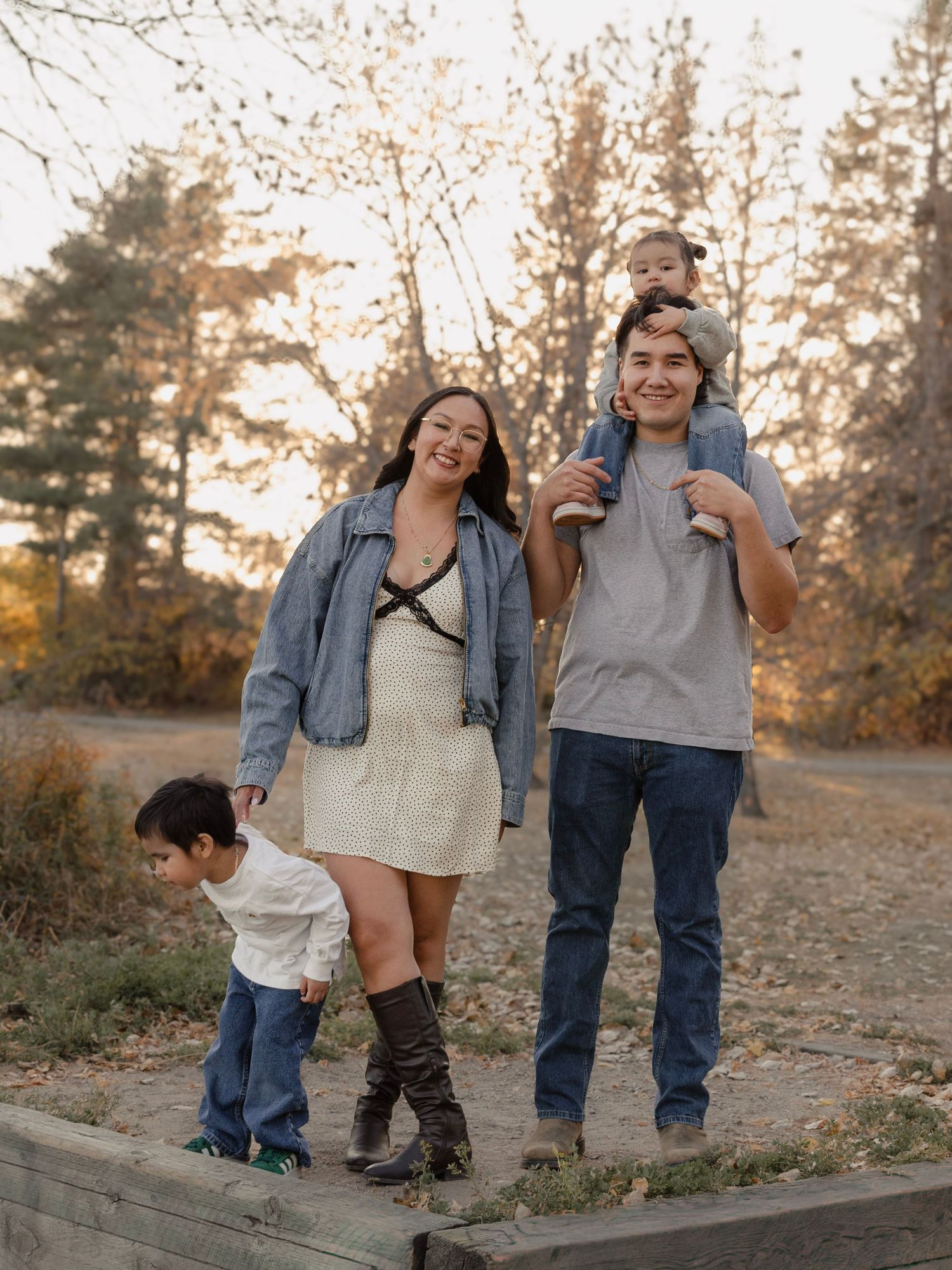 Outdoor family photography session in Saskatoon park
