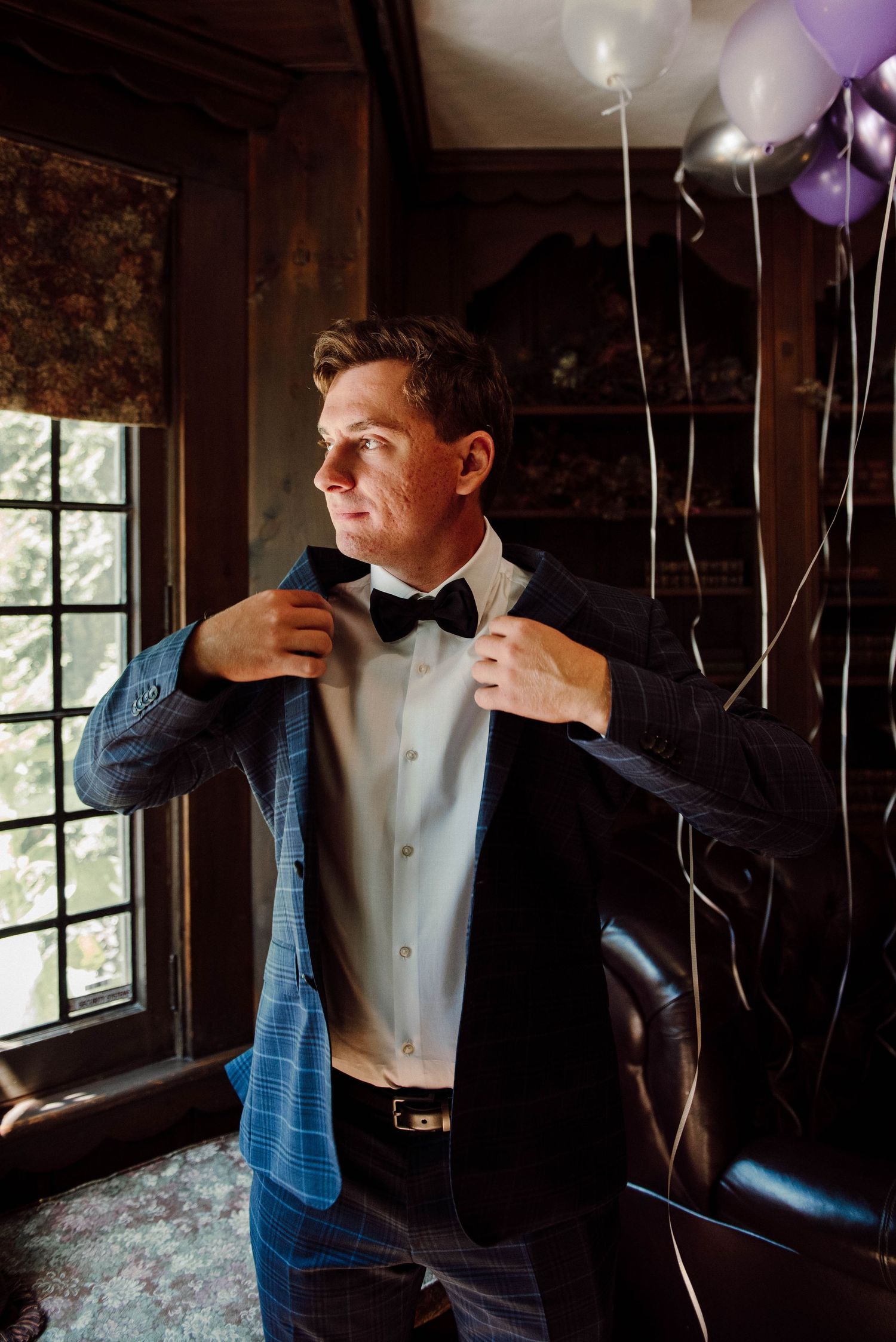 The groom putting his jacket on at Paletta Mansion