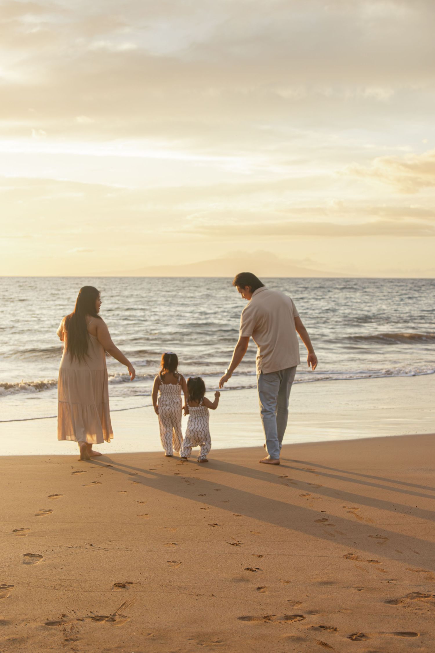 family photoshoot on a beach in maui