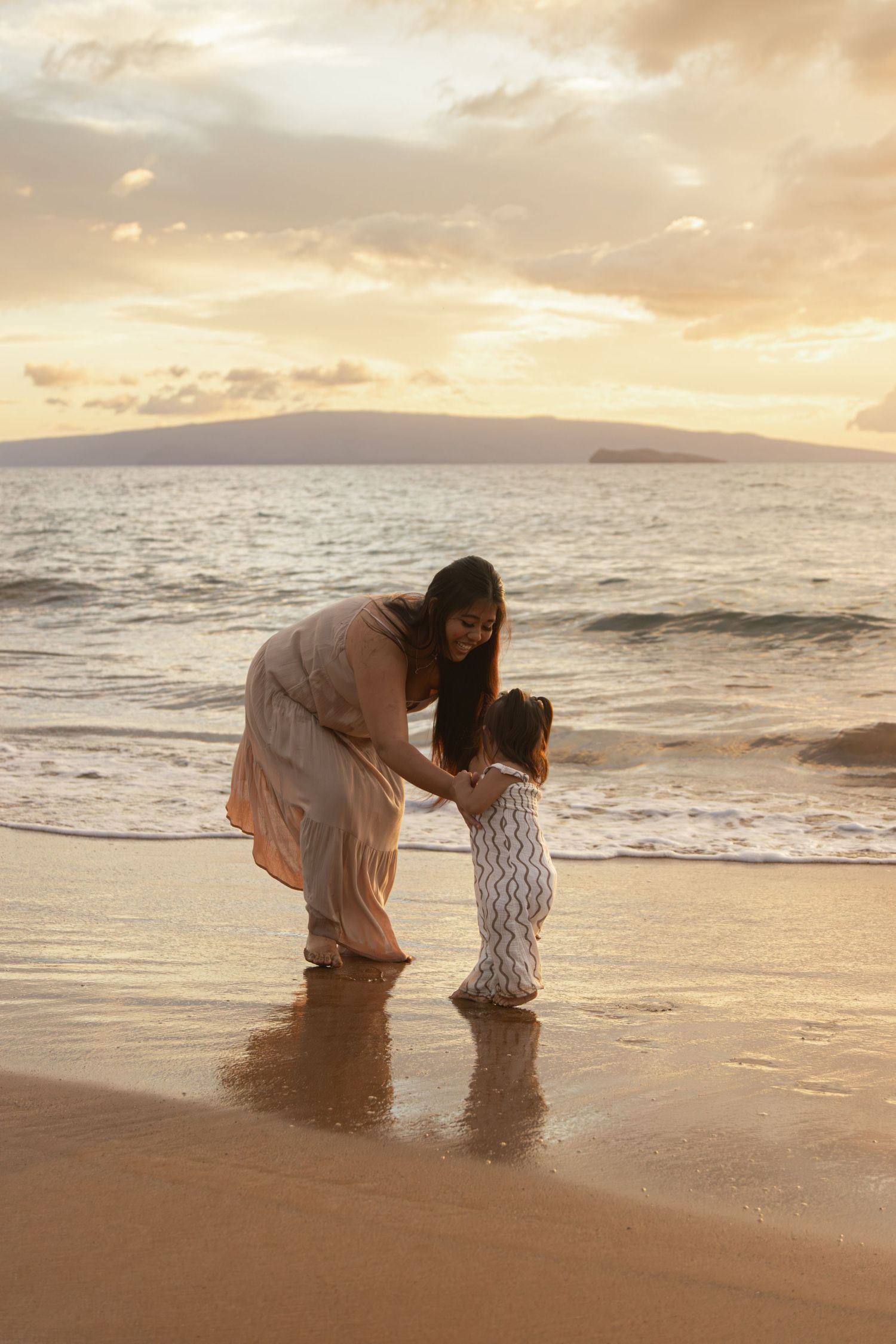 family photoshoot on a beach in maui