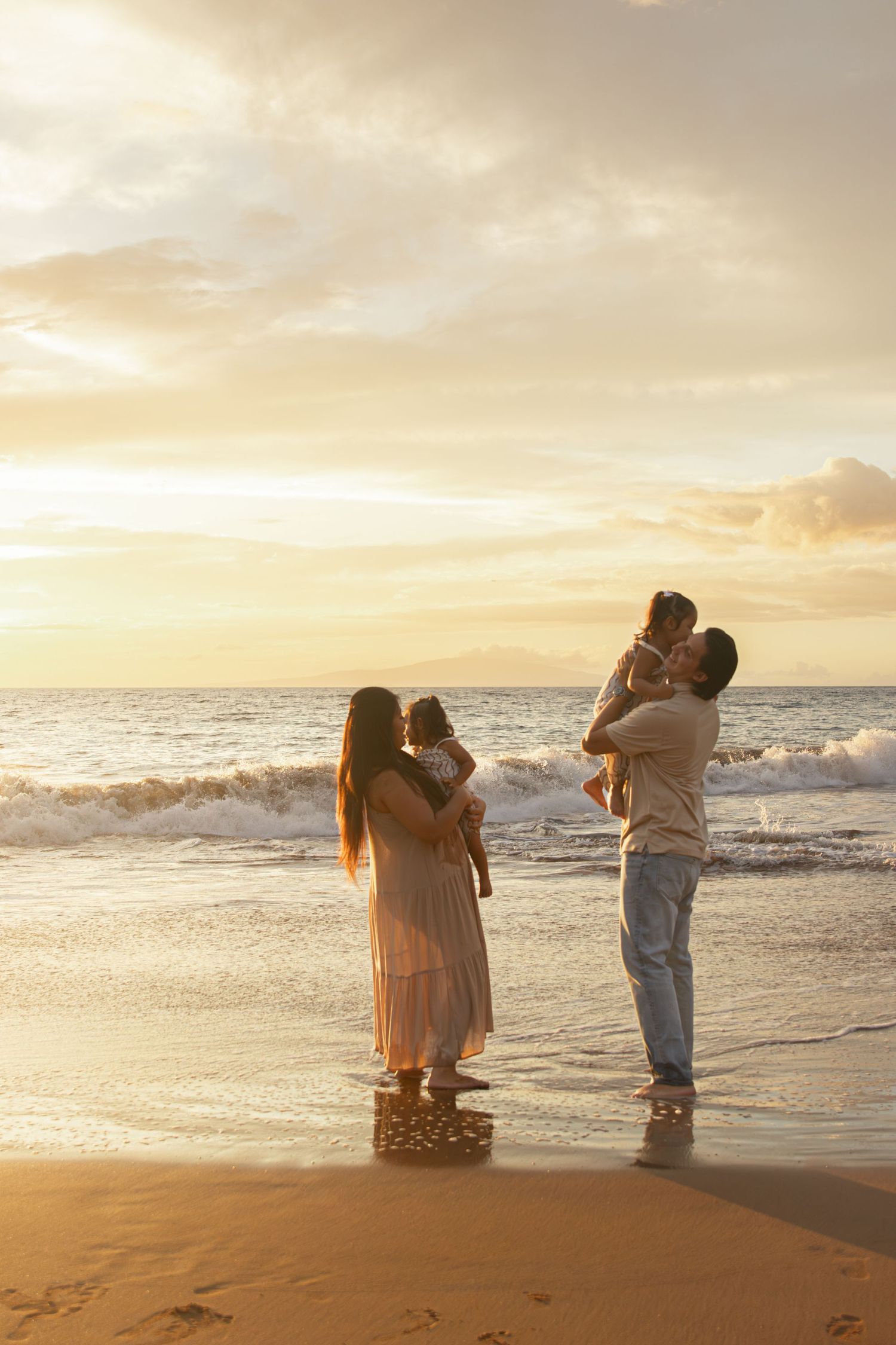 family photoshoot on a beach in maui