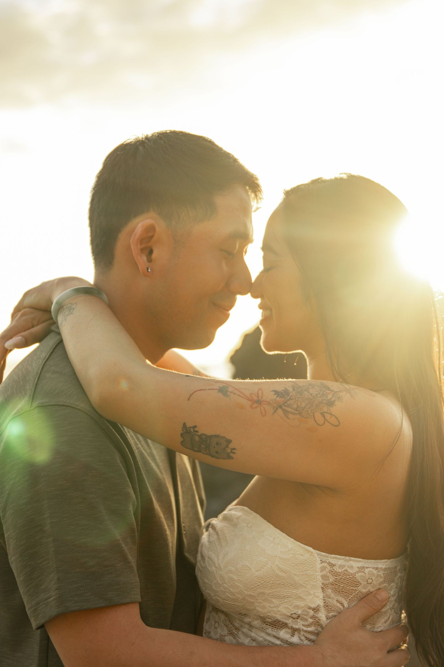 maternity photoshoot on a beach in maui