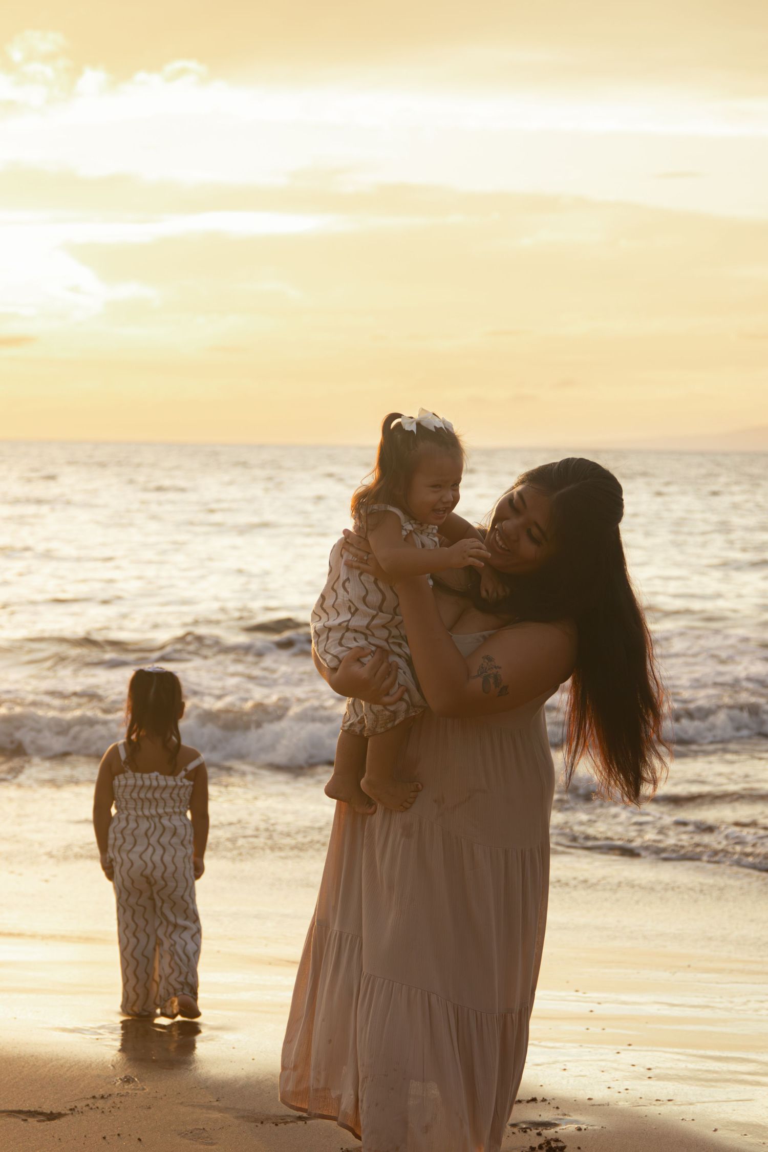 family photoshoot on a beach in maui