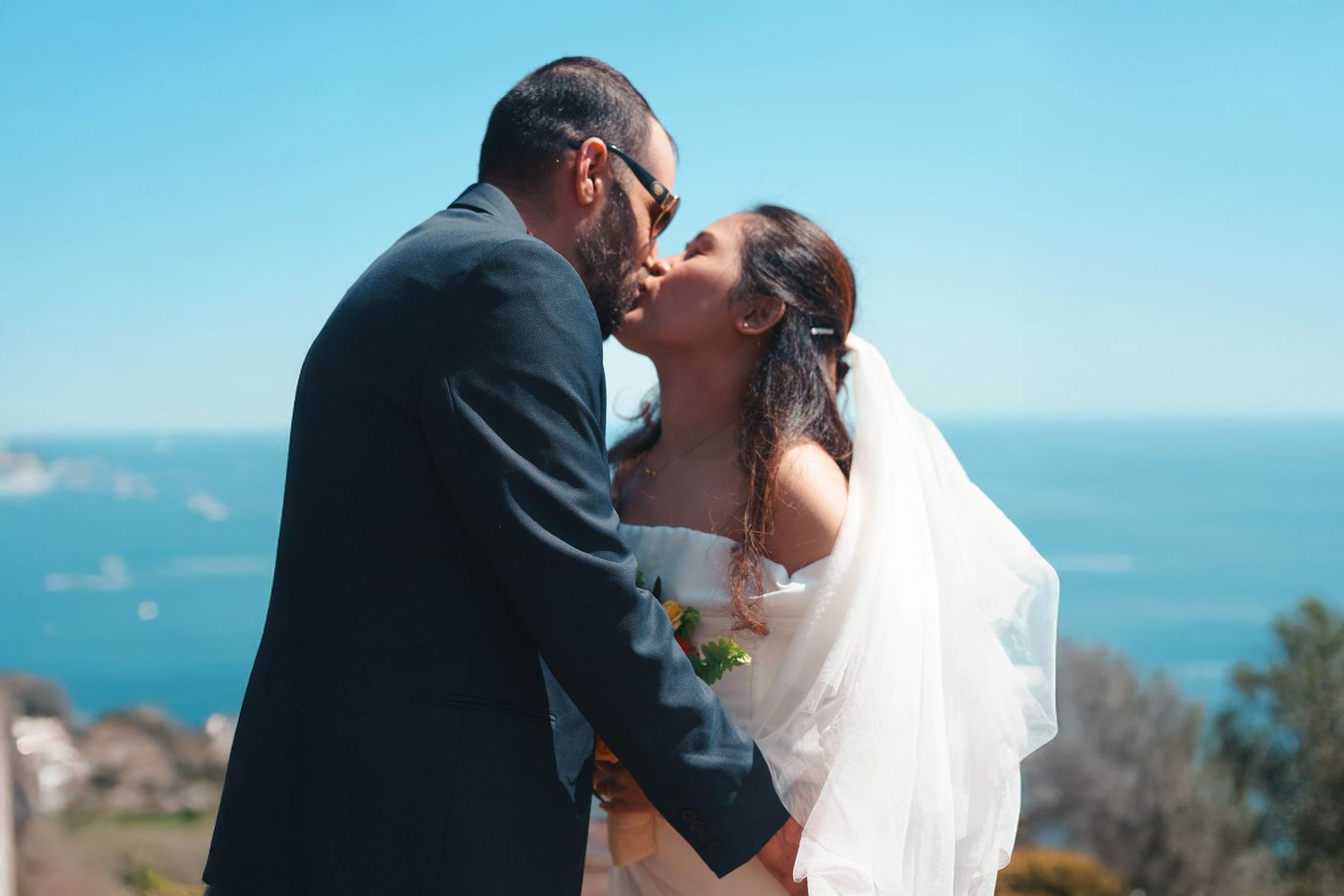 Newly married couple’s first kiss captured beautifully in Adelaide ceremony