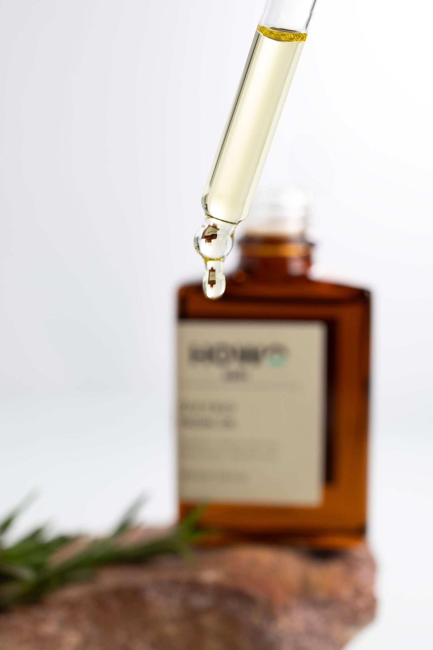 Macro shot pipette with product shot taken by UK product photographer Glow Studio Yalda