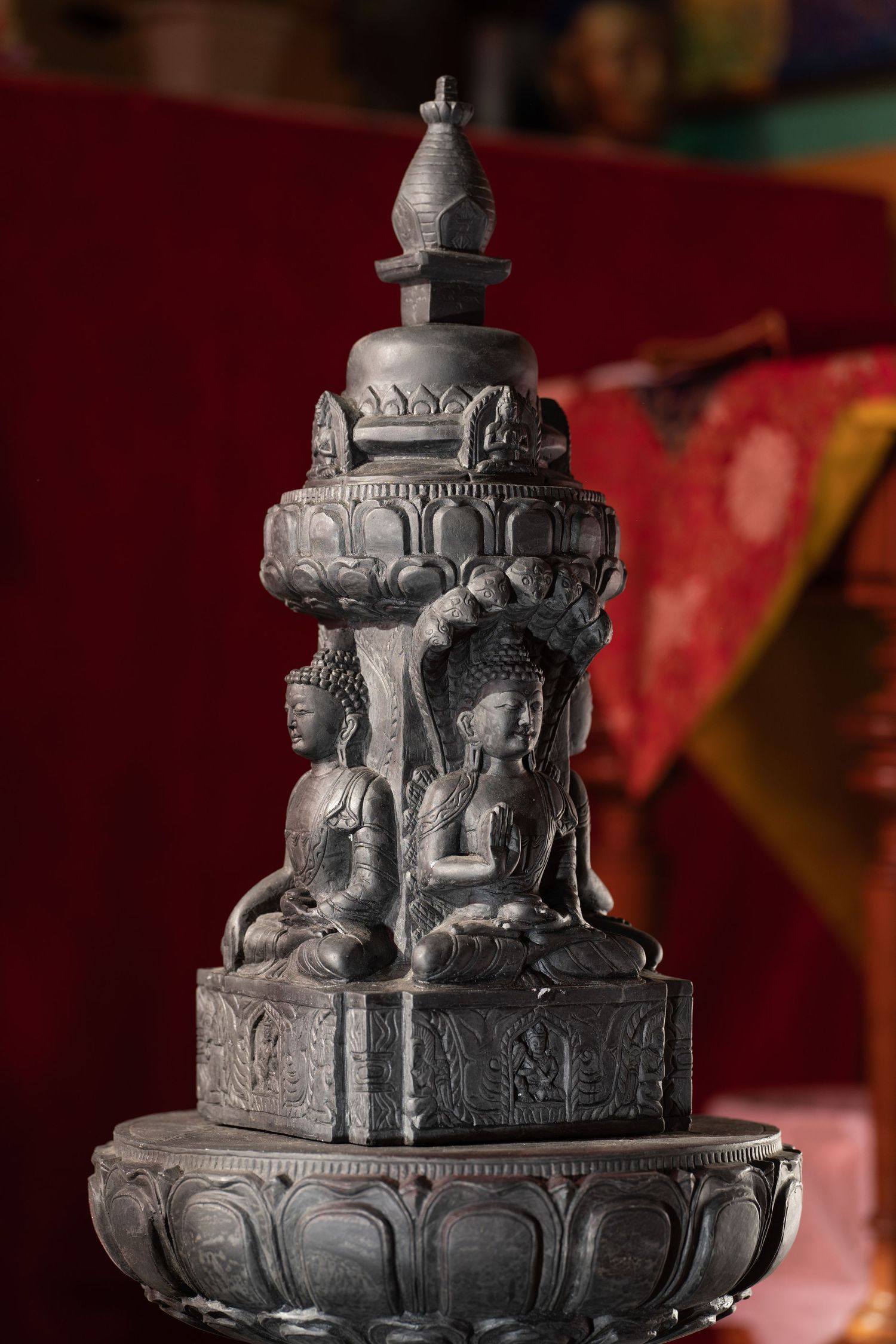 statue