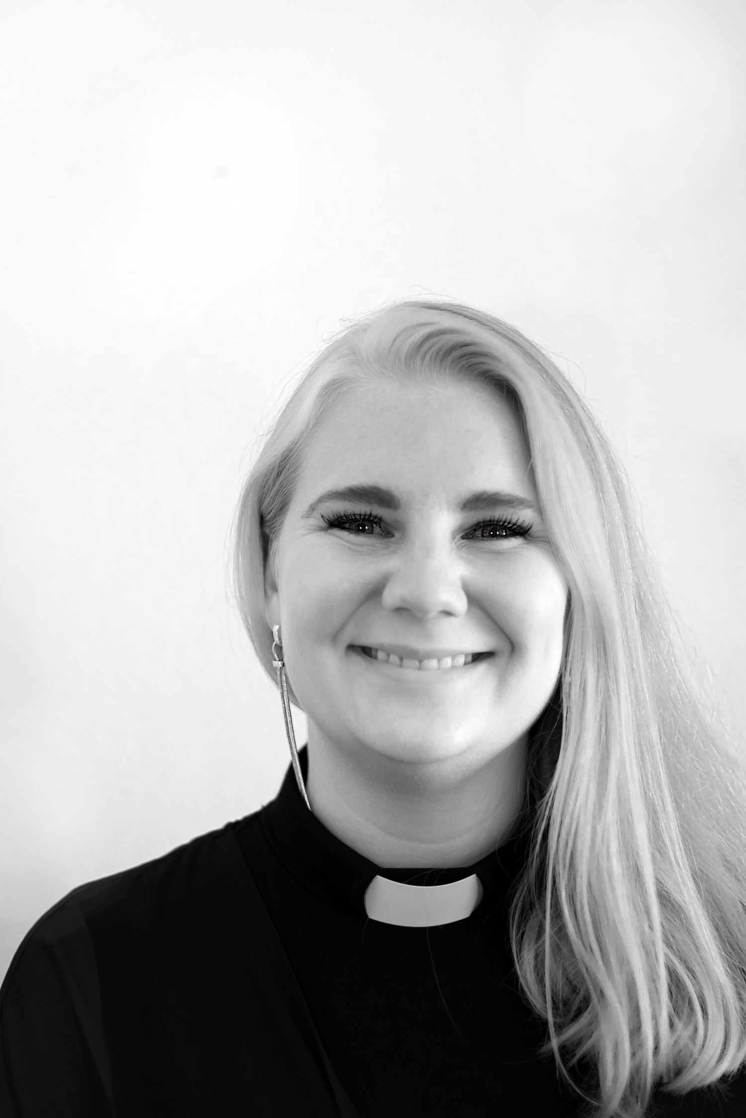 Elin - the priest