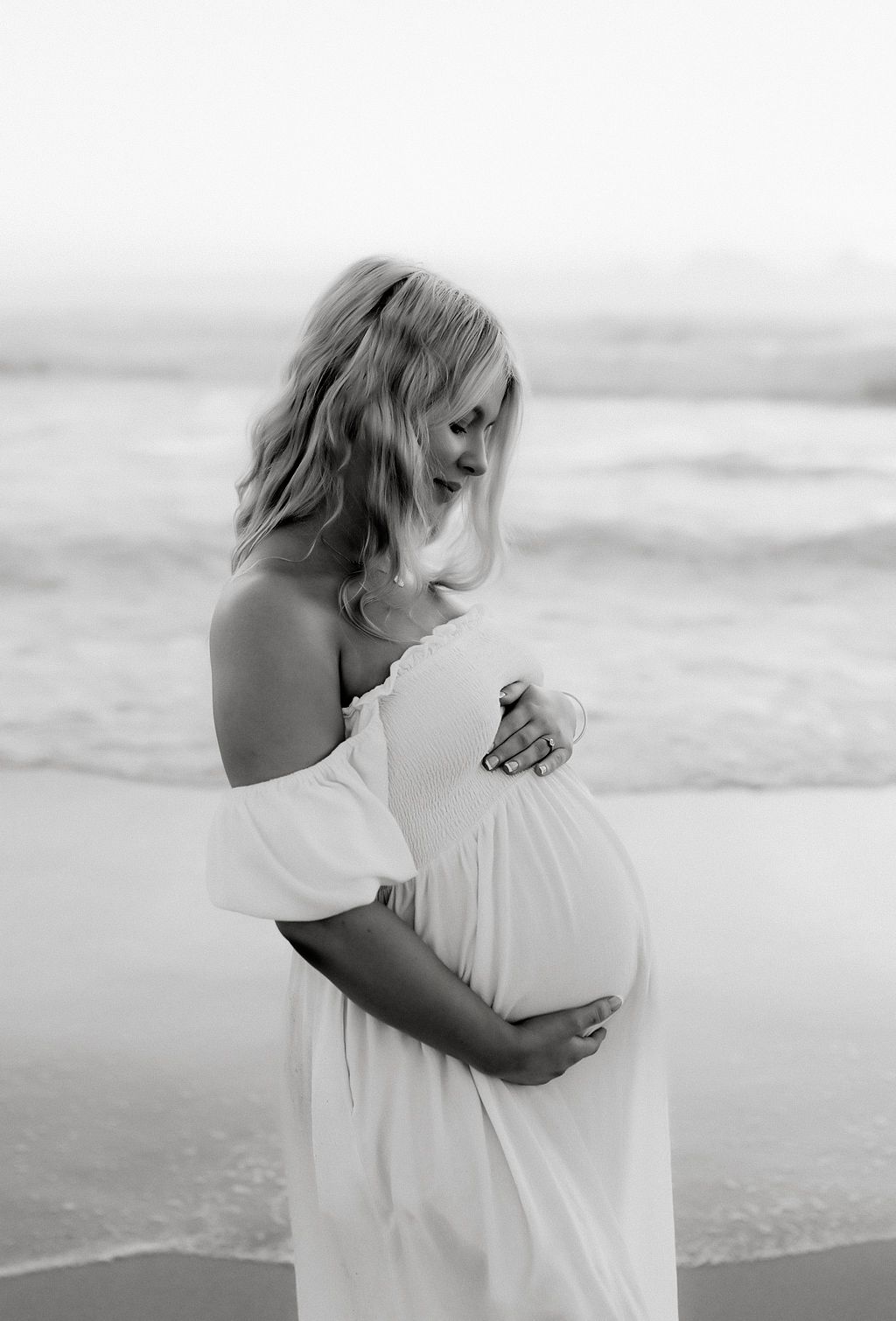 Relaxed maternity photography session near Peregian Beach