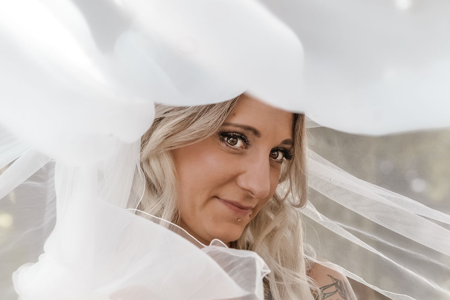 Braut Shooting, fliegender Schleier, Hochzeitsfotografie, Jacky Lorenz Fotografie, Plaidt, Koblenz, Neuwied, Westerwald und Umgebung,