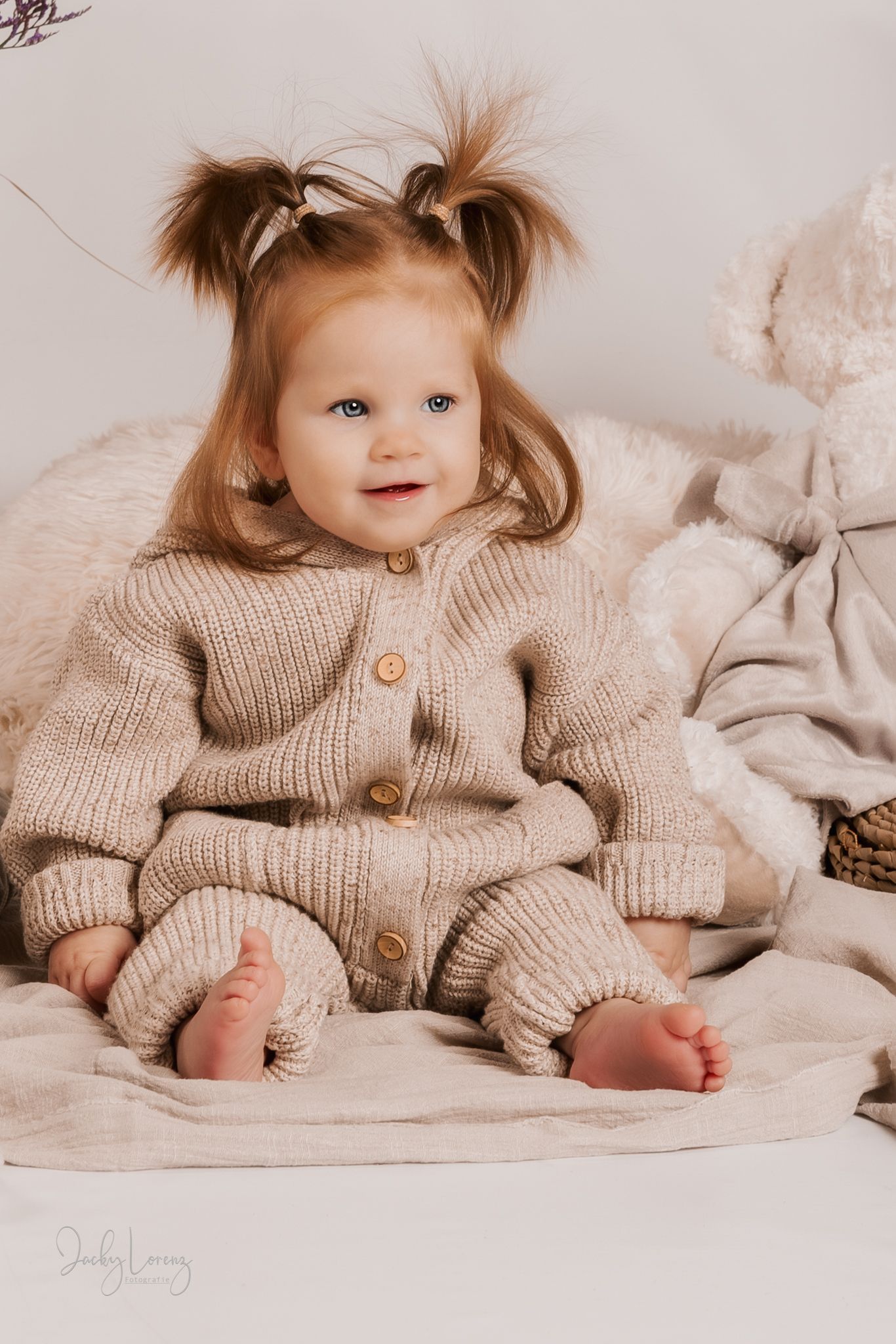 Baby in Strickoverall, Baby Shooting Jacky Lorenz Fotografie Plaidt, Koblenz und Umgebung
