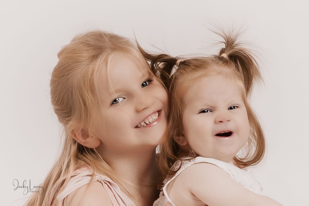 Baby mit Schwester, Babyshooting, Babyfotografie Jacky Lorenz Fotografie, Plaidt, Koblenz, Neuwied, Westerwald und Umgebung