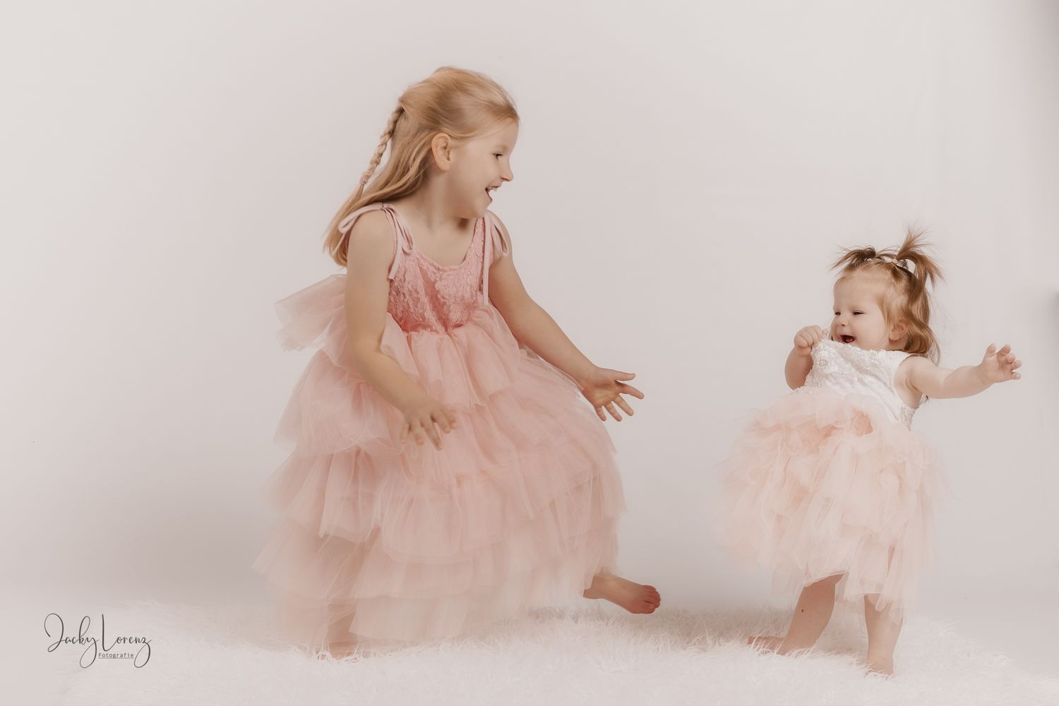 Baby mit Schwester, Babyshooting, Babyfotografie Jacky Lorenz Fotografie, Plaidt, Koblenz, Neuwied, Westerwald und Umgebung