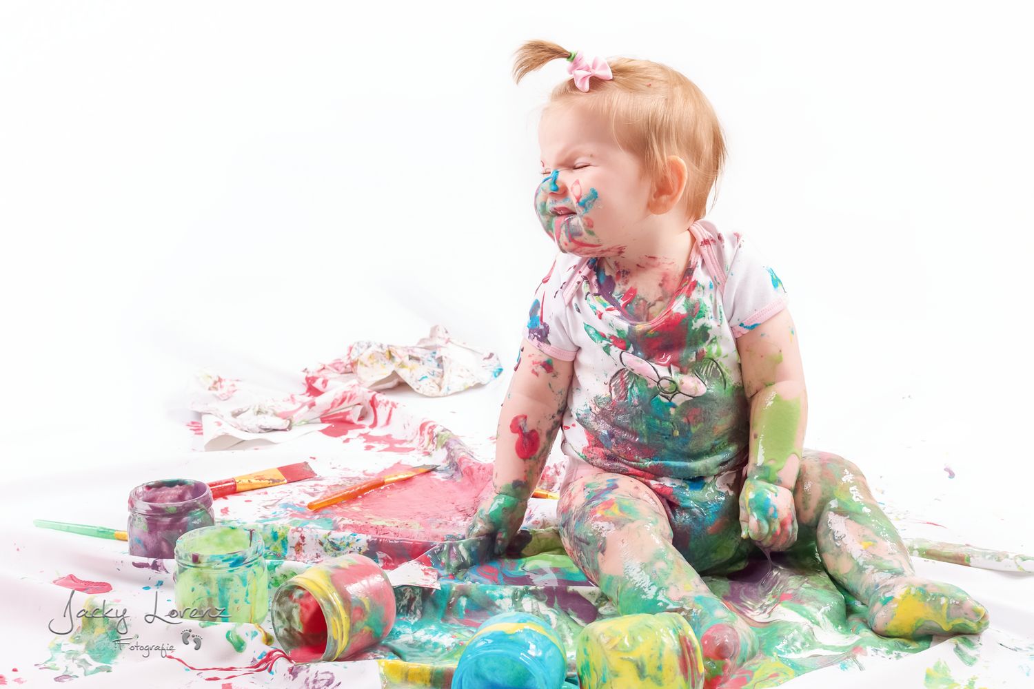 Baby malt mit Fingerfarbe, Babyshooting, Babyfotografie Jacky Lorenz Fotografie, Plaidt, Koblenz, Neuwied, Westerwald und Umgebung