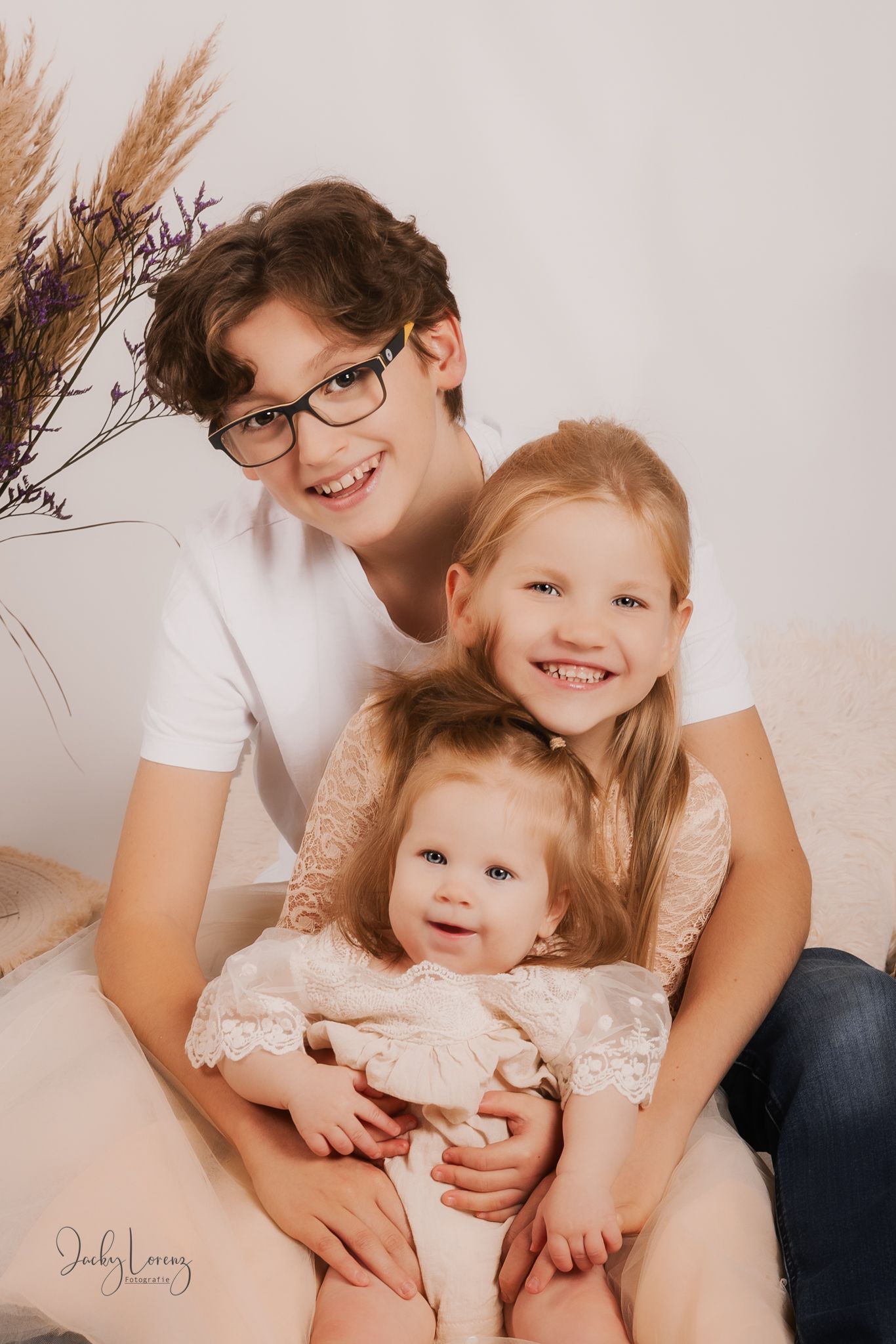 Baby mit Geschwister, Babyshooting, Babyfotografie Jacky Lorenz Fotografie, Plaidt, Koblenz, Neuwied, Westerwald und Umgebung