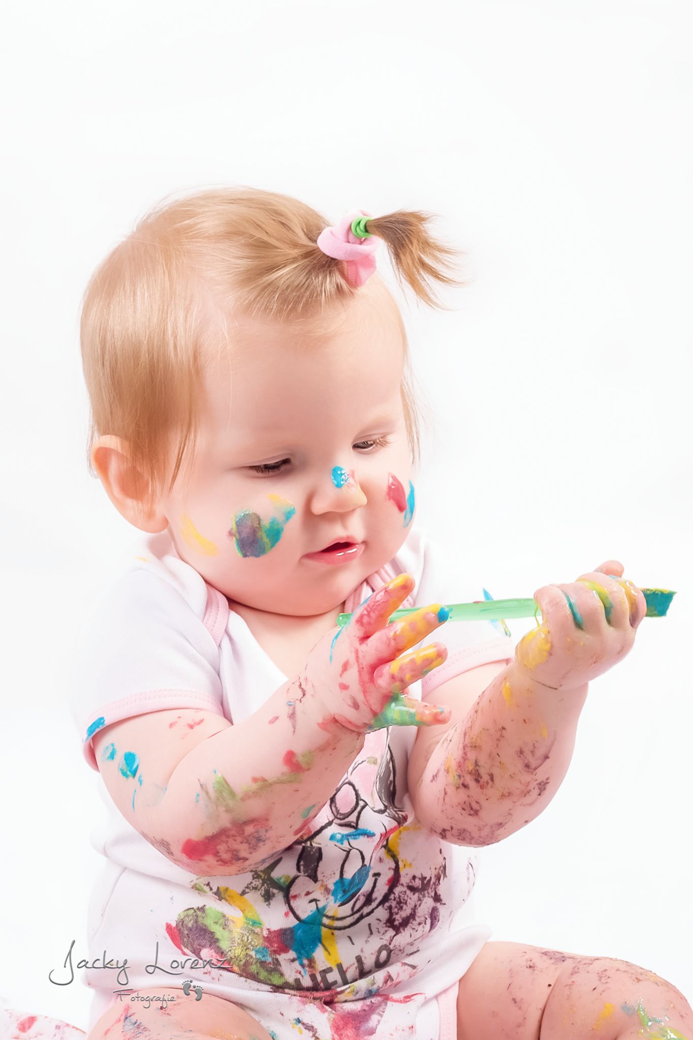 Baby malt mit Fingerfarbe, Babyshooting, Babyfotografie Jacky Lorenz Fotografie, Plaidt, Koblenz, Neuwied, Westerwald und Umgebung