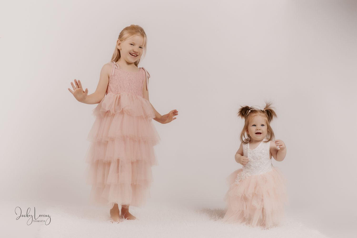 Baby mit Schwester, Babyshooting, Babyfotografie Jacky Lorenz Fotografie, Plaidt, Koblenz, Neuwied, Westerwald und Umgebung