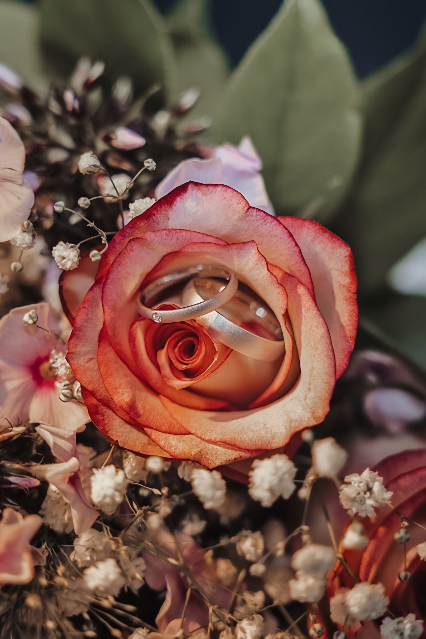 Details, Ringe im Brautstrauß, Hochzeitsfotografie, Jacky Lorenz Fotografie, Plaidt, Koblenz, Neuwied, Westerwald und Umgebung,