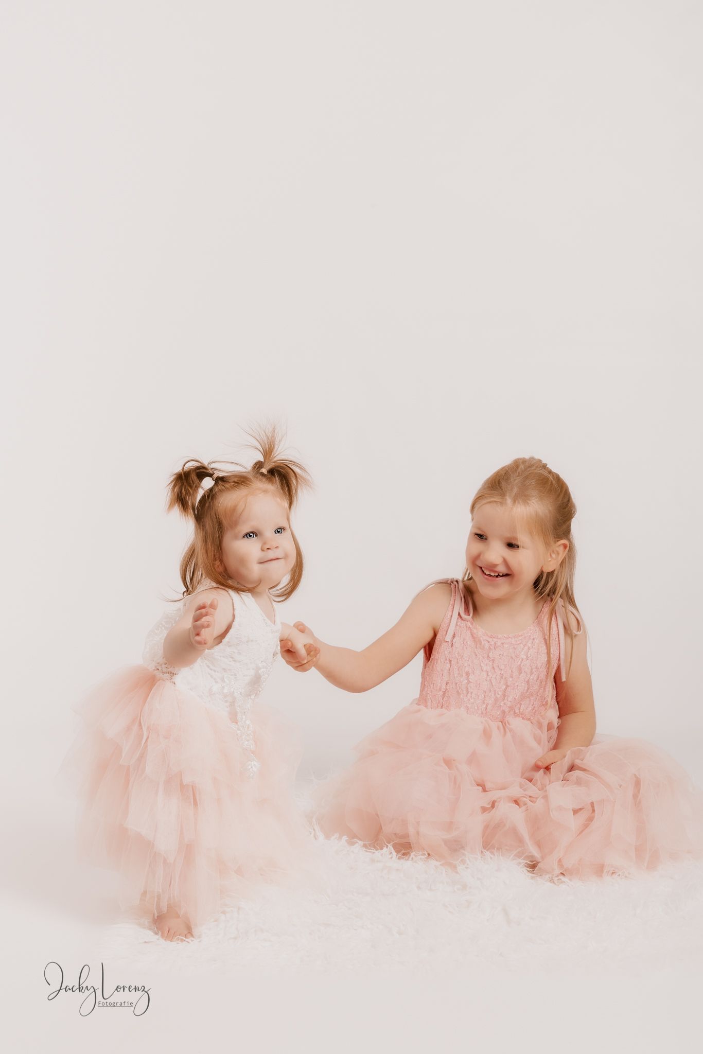 Baby mit Schwester, Babyshooting, Babyfotografie Jacky Lorenz Fotografie, Plaidt, Koblenz, Neuwied, Westerwald und Umgebung
