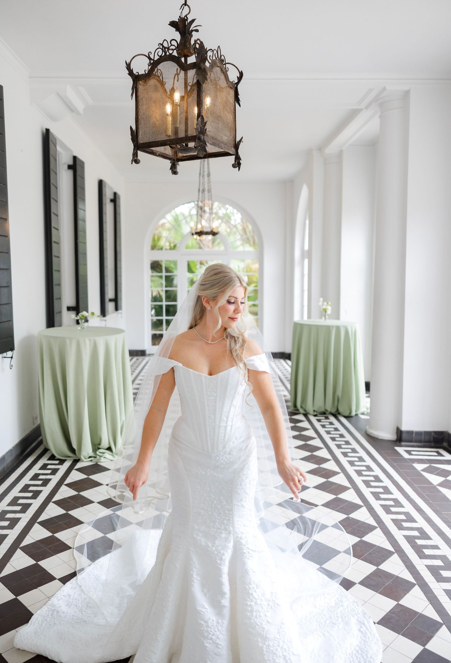 Bride at Lowndes Grove in Charleston, South Carolina. PPHG Events