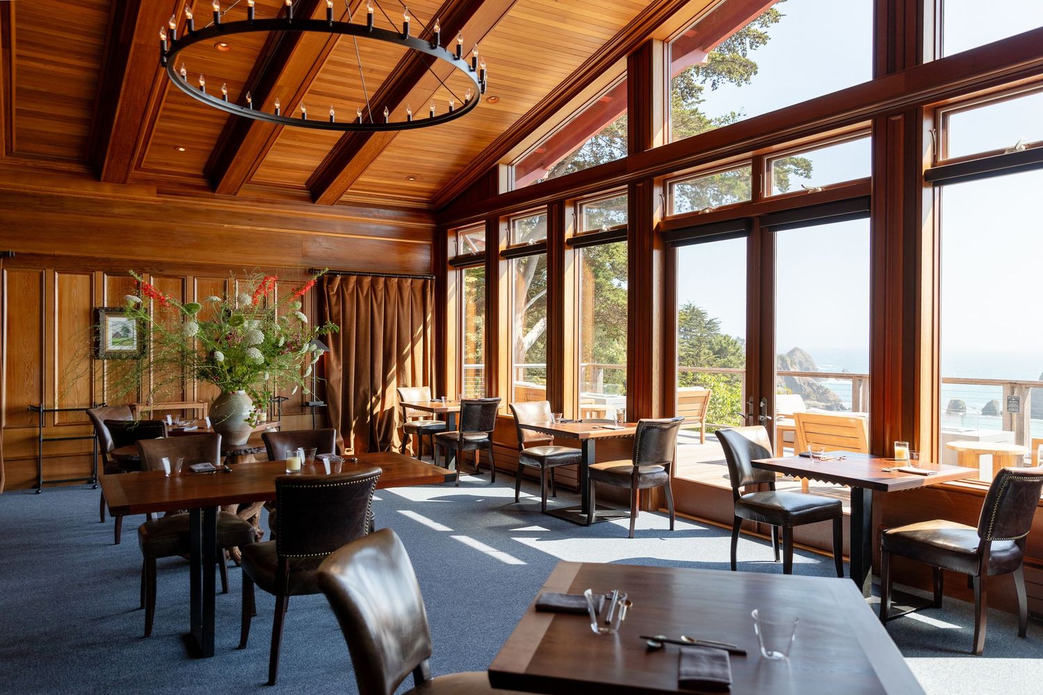 Modern wooden lodge interior. Professional hospitality photographer in Denver, Colorado. Aspen, Colorado resort photographer.
