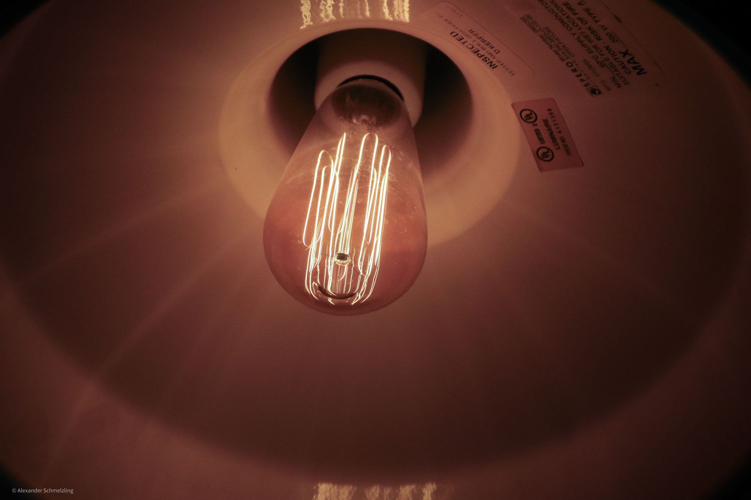 A photo of a light bulb