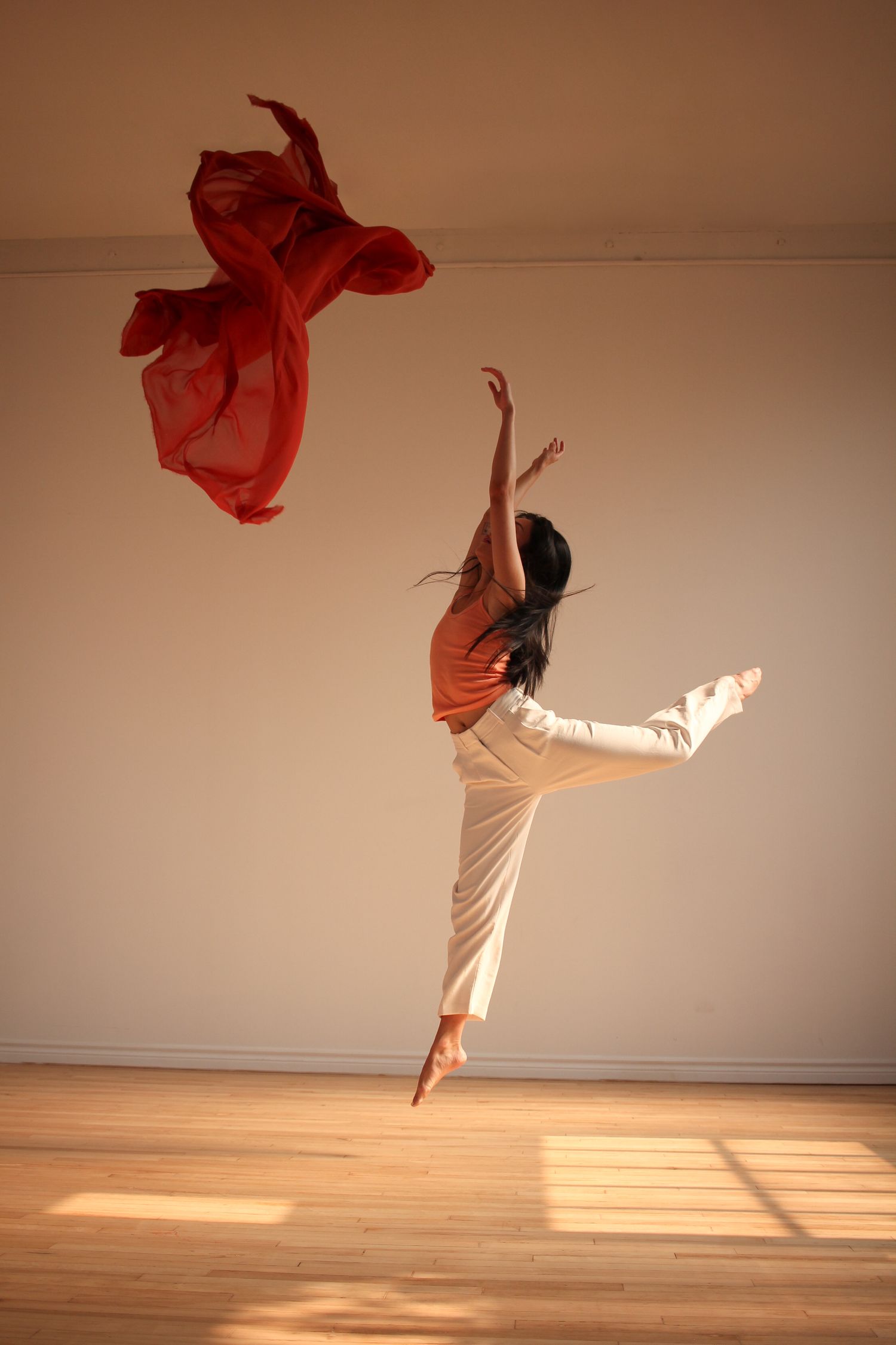 Dancer Norey Lau
MING MVMT
Gaby Alfonso Photography
Natural light sunset portrait 
Dancer portrait in studio
Cocreate space 
Toronto