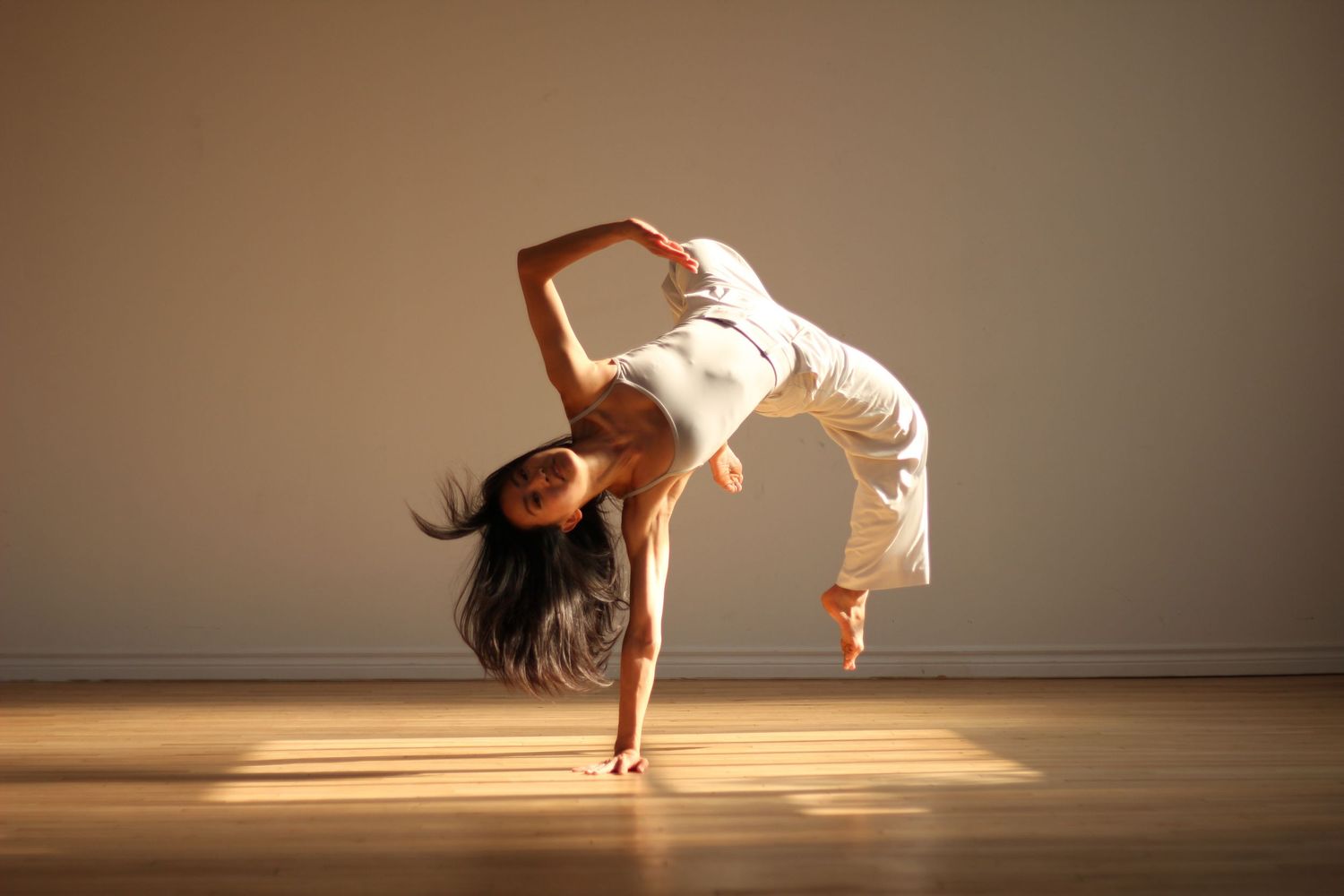 Dancer Chelly Li
Gaby Alfonso Photography
Natural light sunset portrait 
Dancer portrait in studio
Cocreate space 
Toronto, Ontario