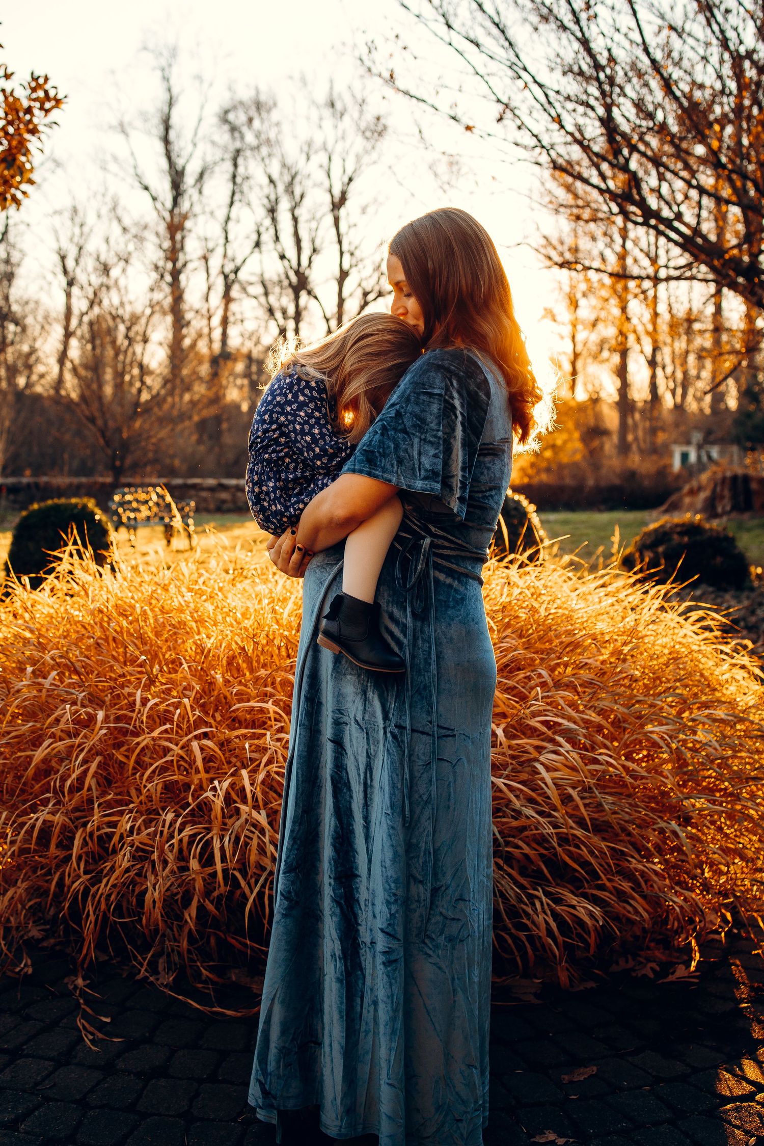 Maternity photoshoot of mother and child in golden hour in New Jersey, taken by Rego Photography, newborn and maternity photographer