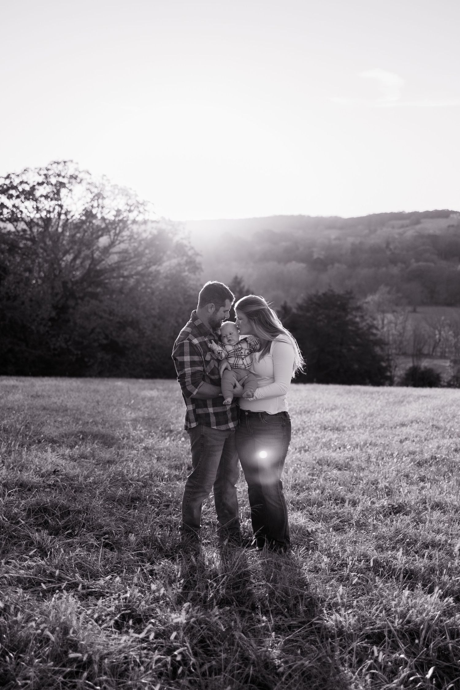 springfield missouri family photographer, parents kissing baby