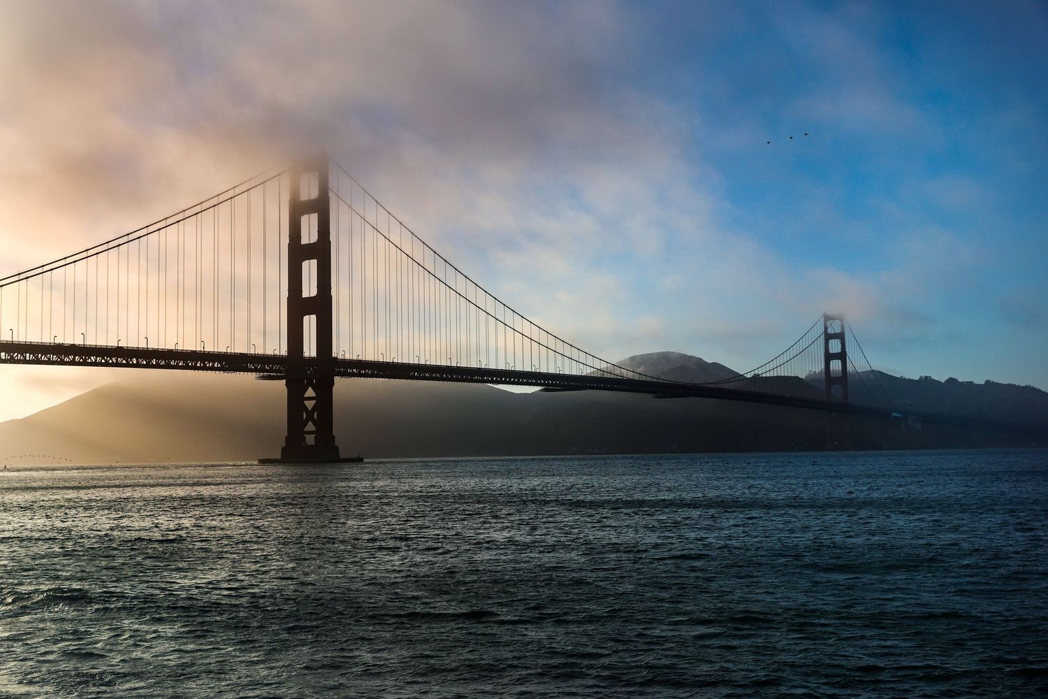 Golden Gate Bridge during dusk hours