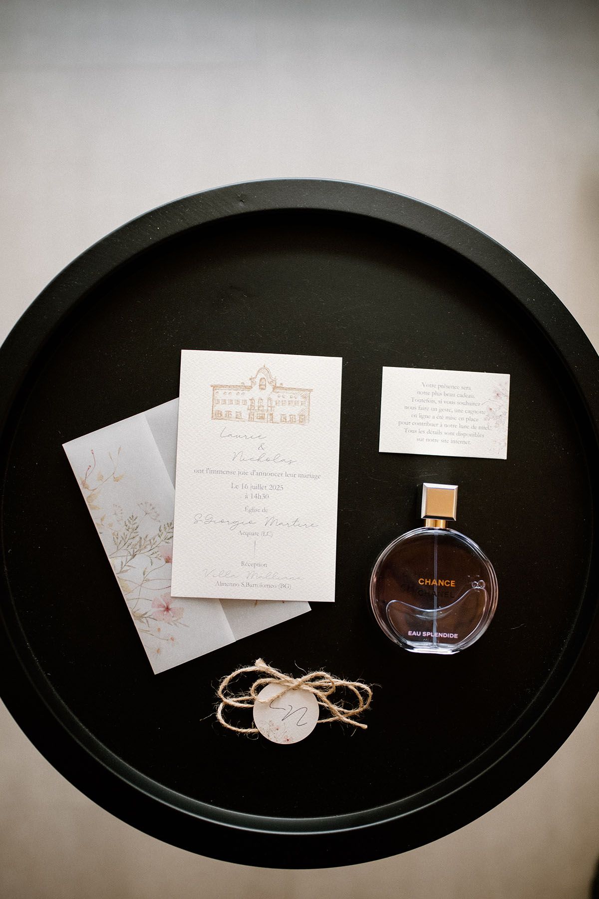 Dettaglio dell’abito da sposa a Villa Malliana