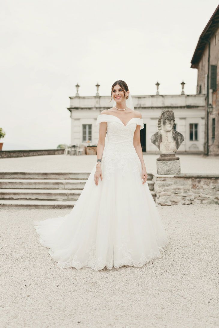 Ritratto di una sposa radiosa al Castello Durini, in provincia di Como. Scatto elegante che cattura la magia del matrimonio