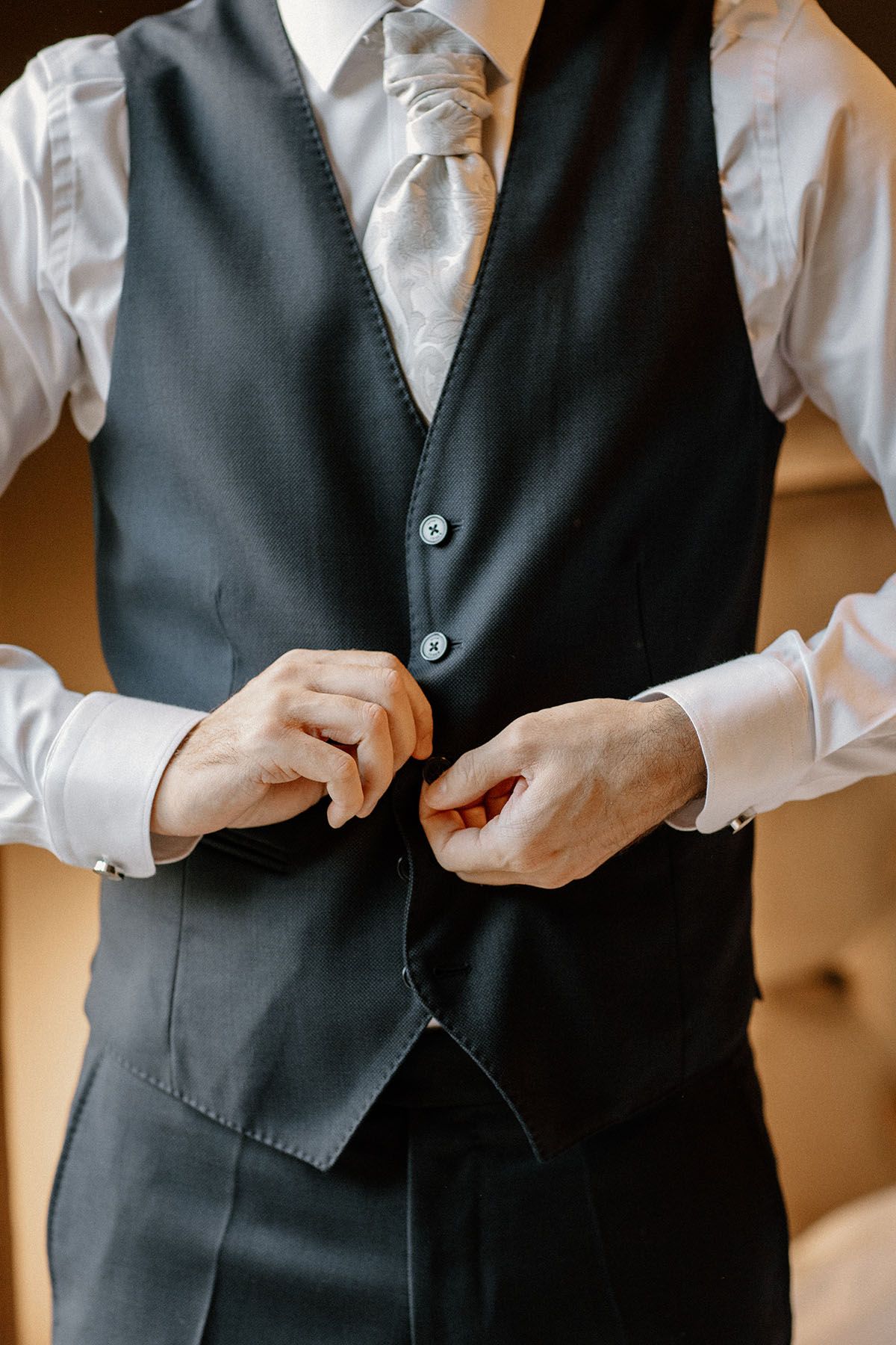 Preparazione dello sposo prima del matrimonio