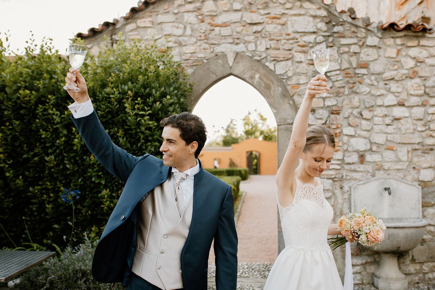 Ritratto degli sposi nei giardini di Villa Malliana