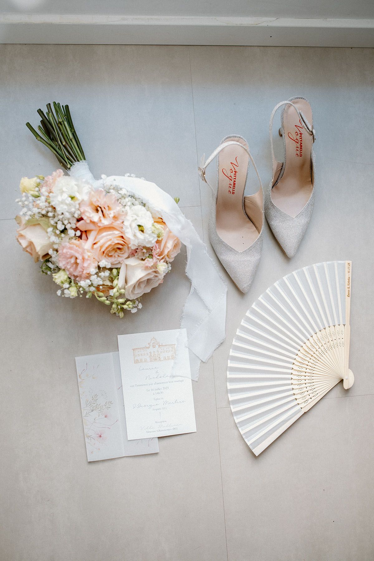 Dettaglio dell’abito da sposa a Villa Malliana