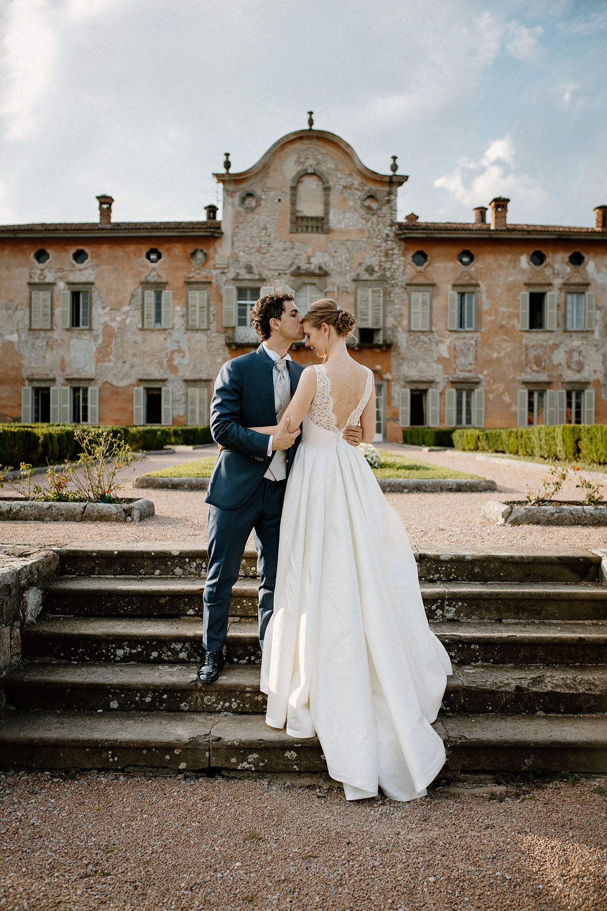 Ritratto degli sposi nei giardini di Villa Malliana