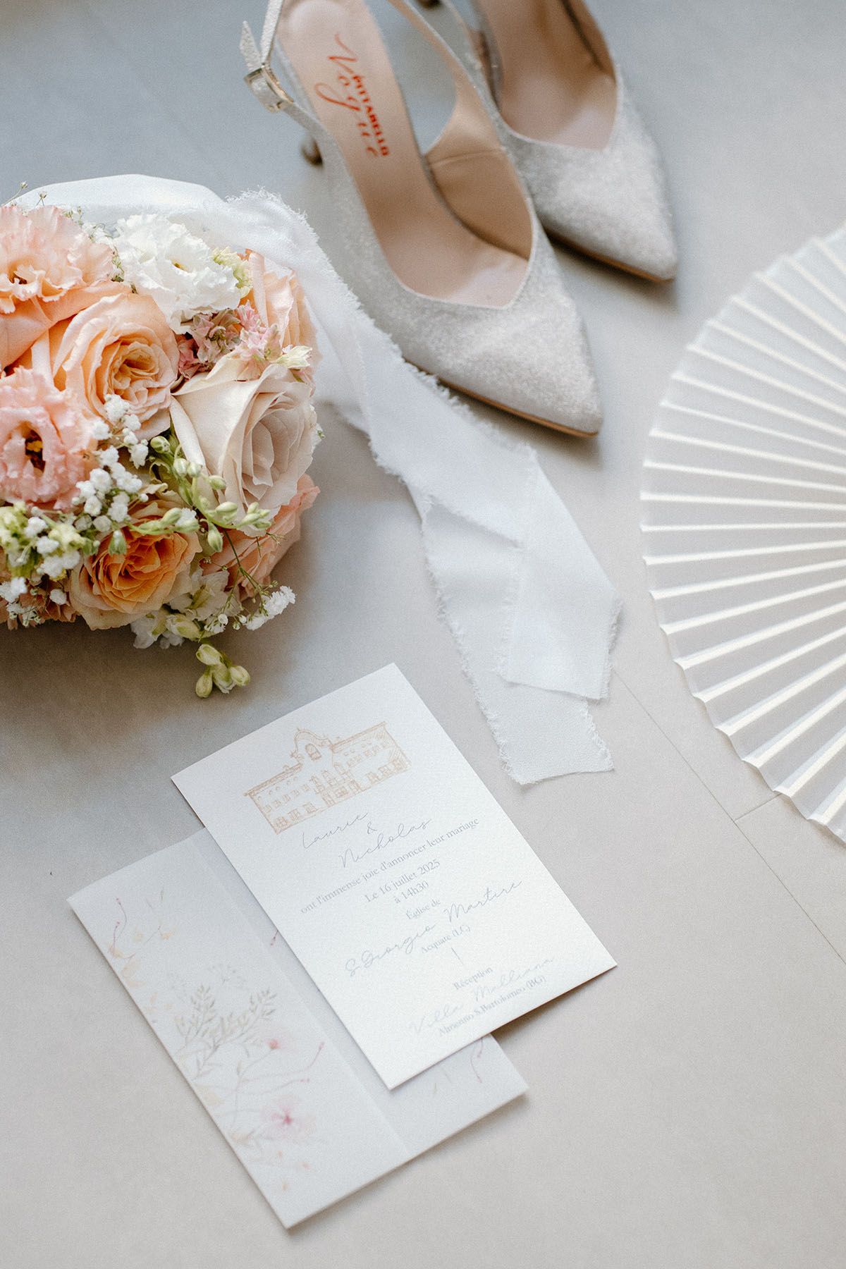 Dettaglio dell’abito da sposa a Villa Malliana