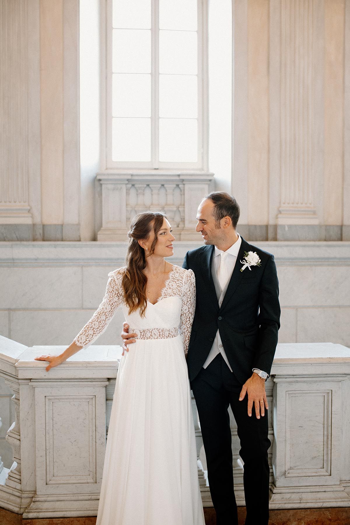 Shooting fotografico degli sposi in stile editoriale in Villa Reale di Monza