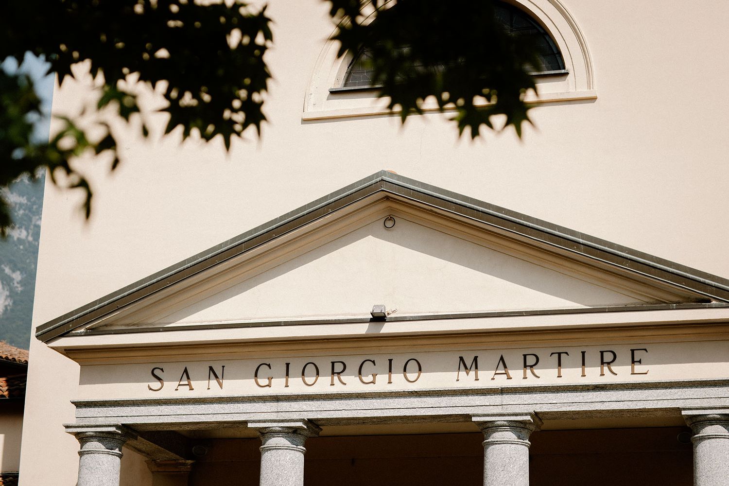 Cerimonia di matrimonio a Villa Malliana, coppia franco-italiana
