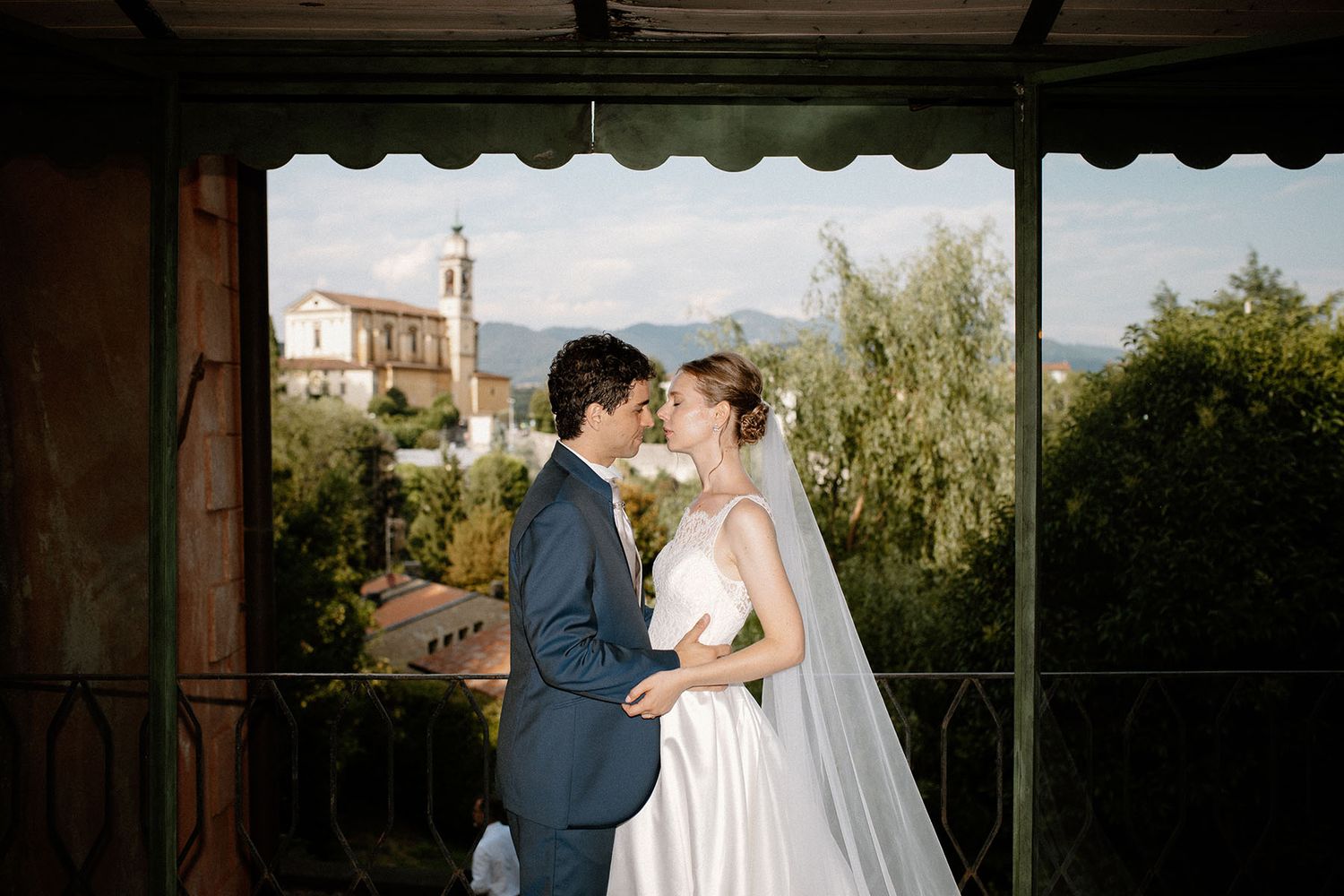 Coppia di sposi a Villa Malliana, reportage di matrimonio