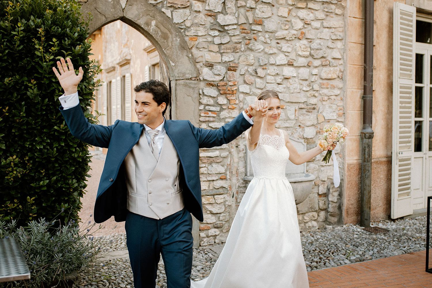 Ritratto degli sposi nei giardini di Villa Malliana