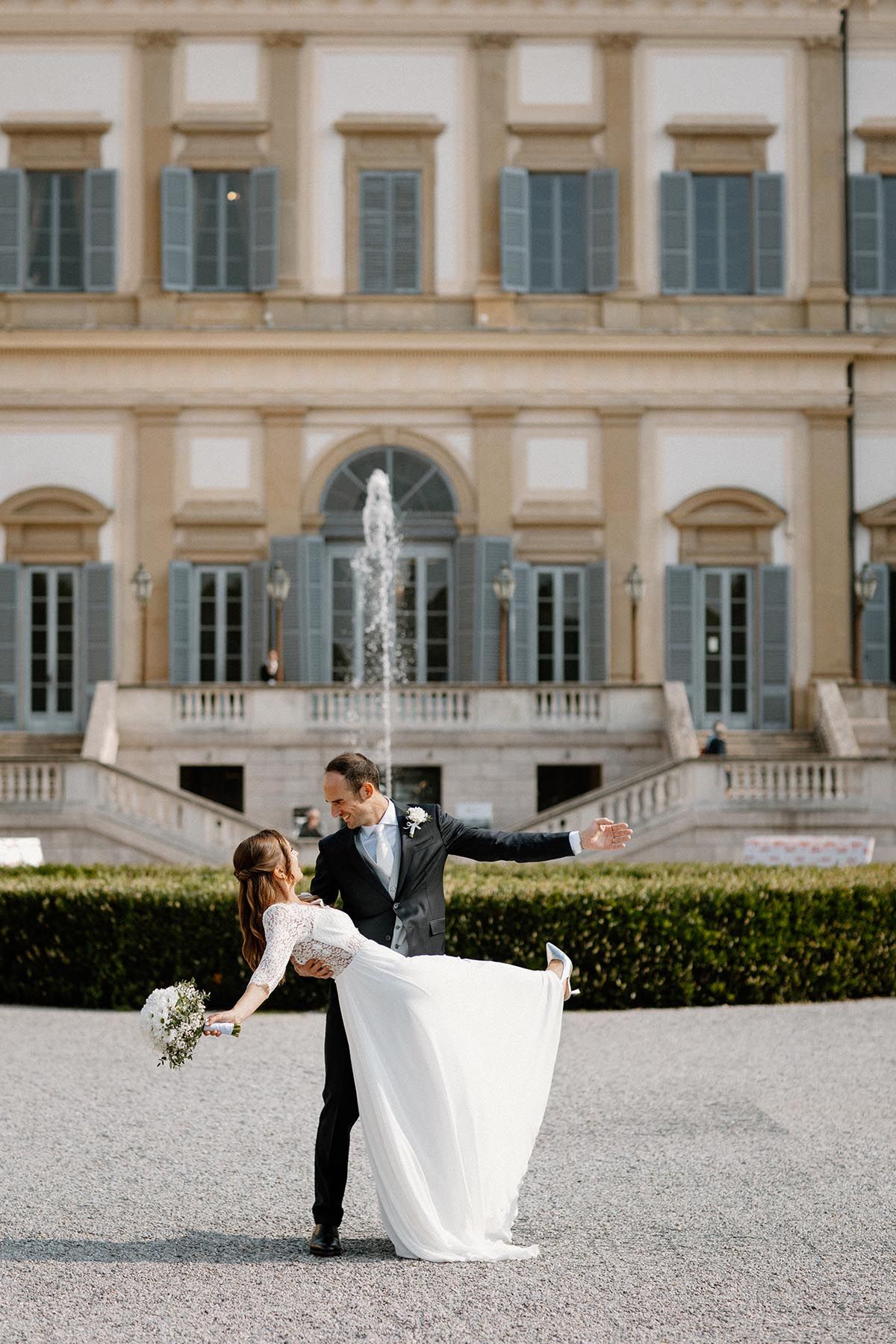 Foto degli sposi in Villa Reale di Monza