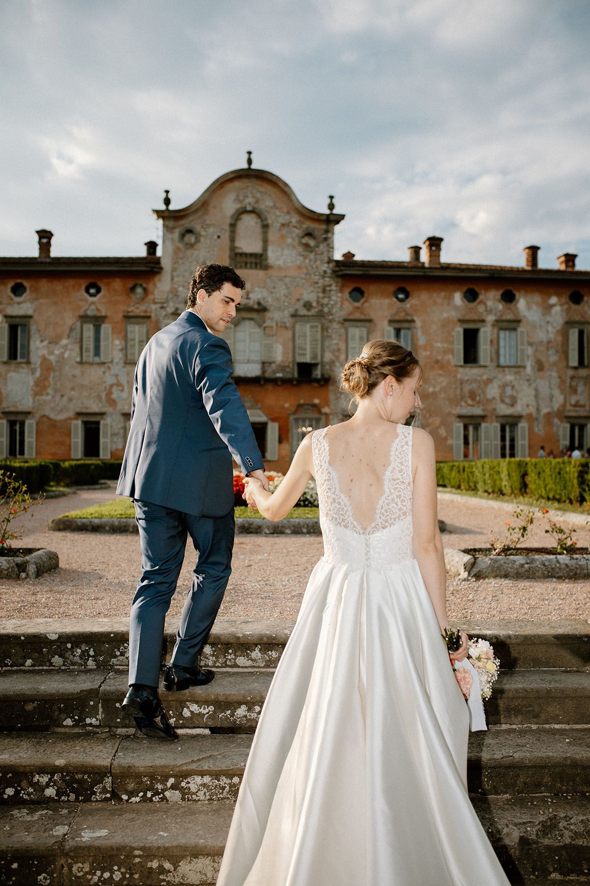 Ritratto degli sposi nei giardini di Villa Malliana